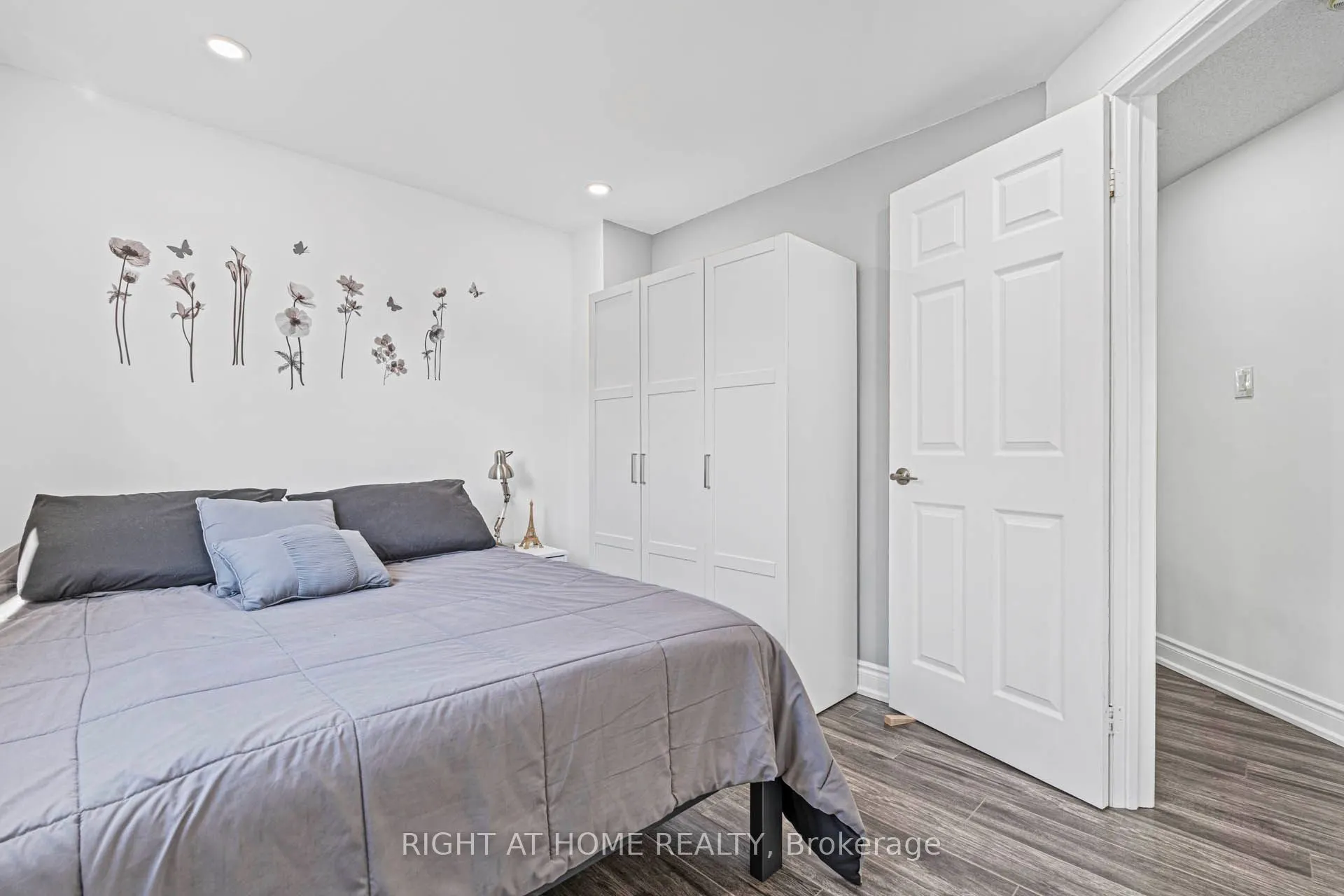 36 Burton Road W