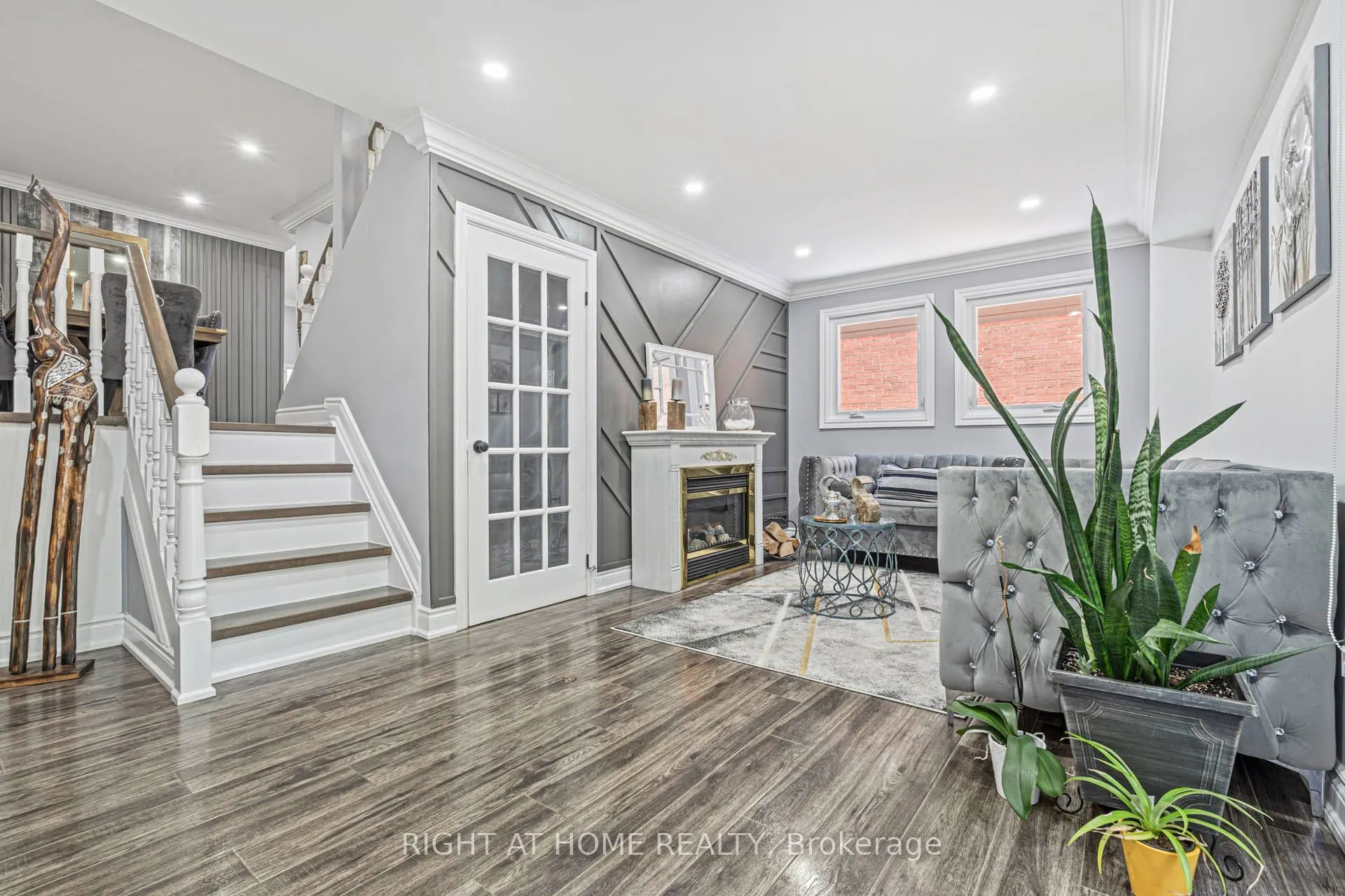 36 Burton Road W