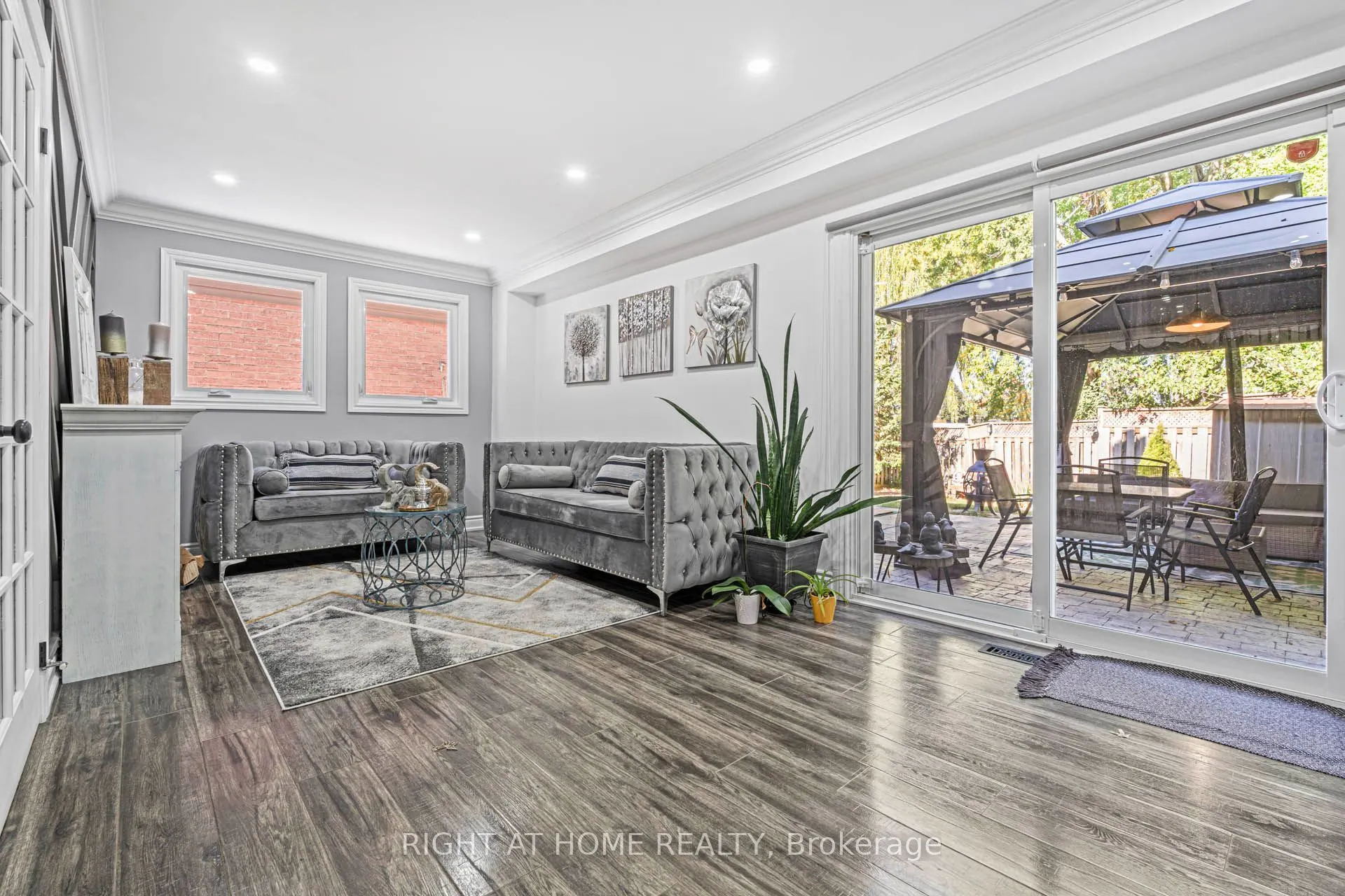 36 Burton Road W