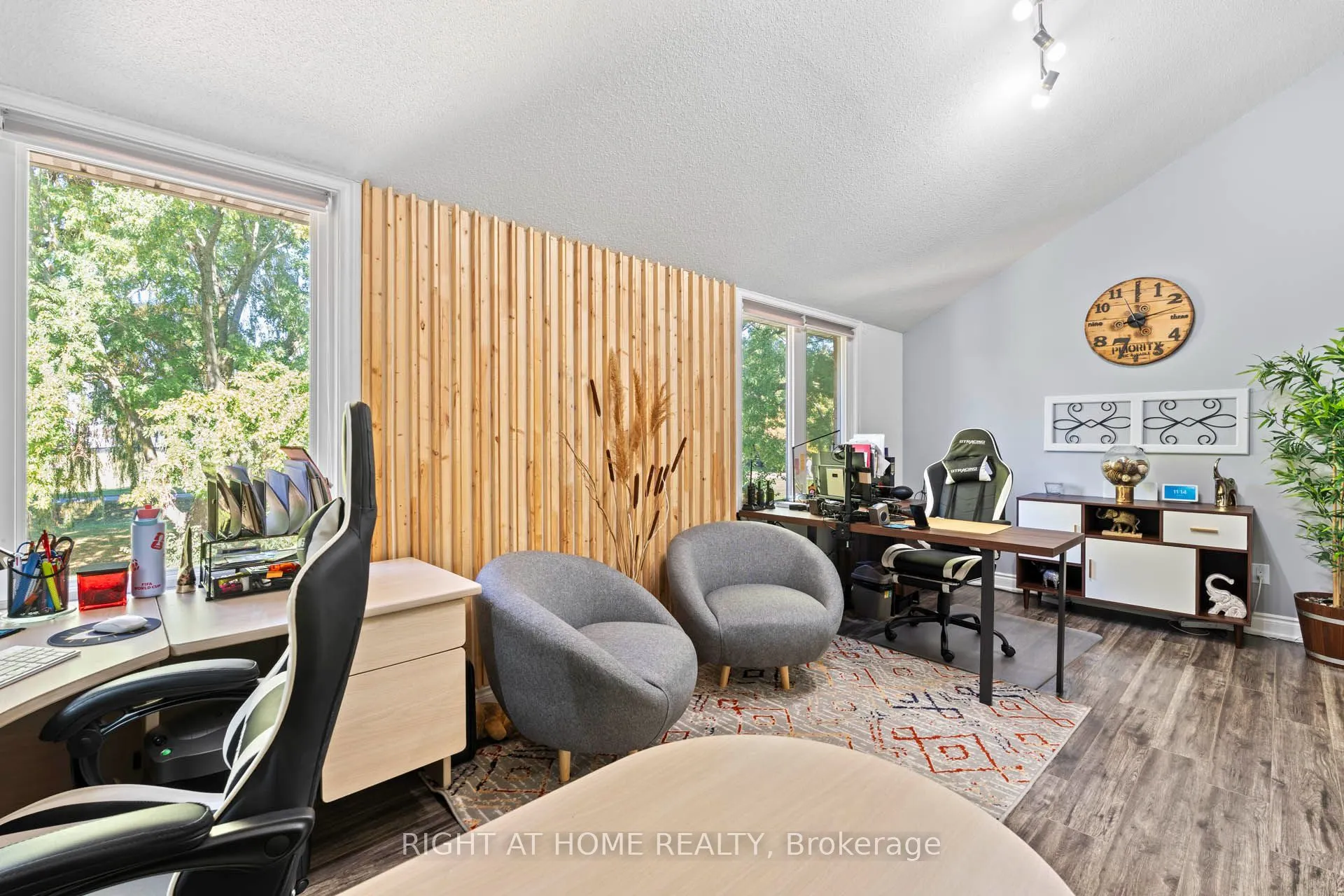36 Burton Road W