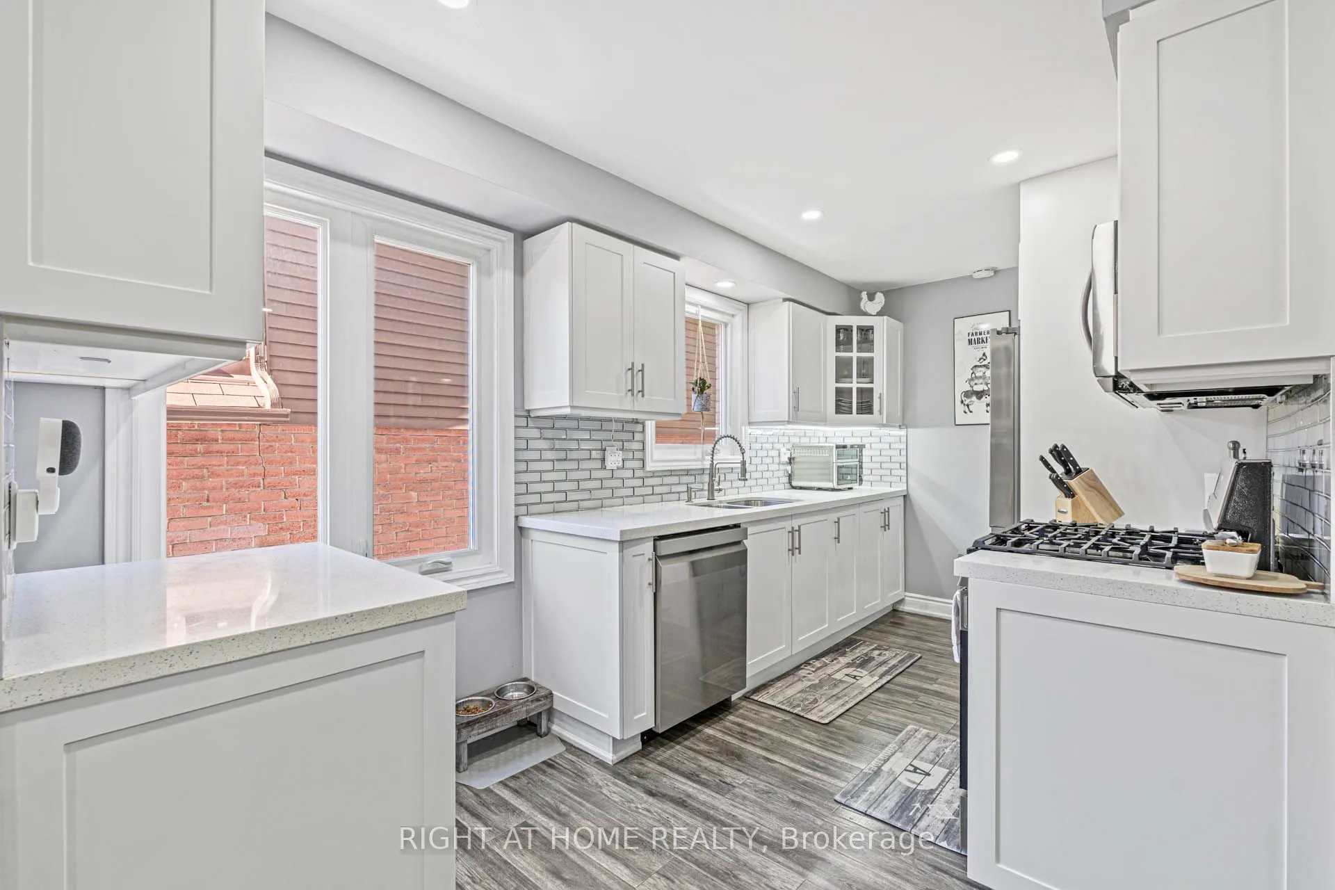 36 Burton Road W