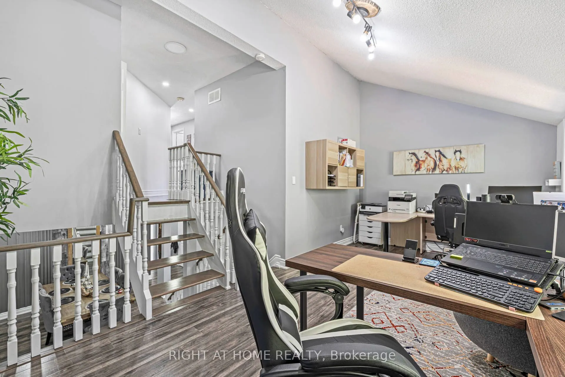 36 Burton Road W