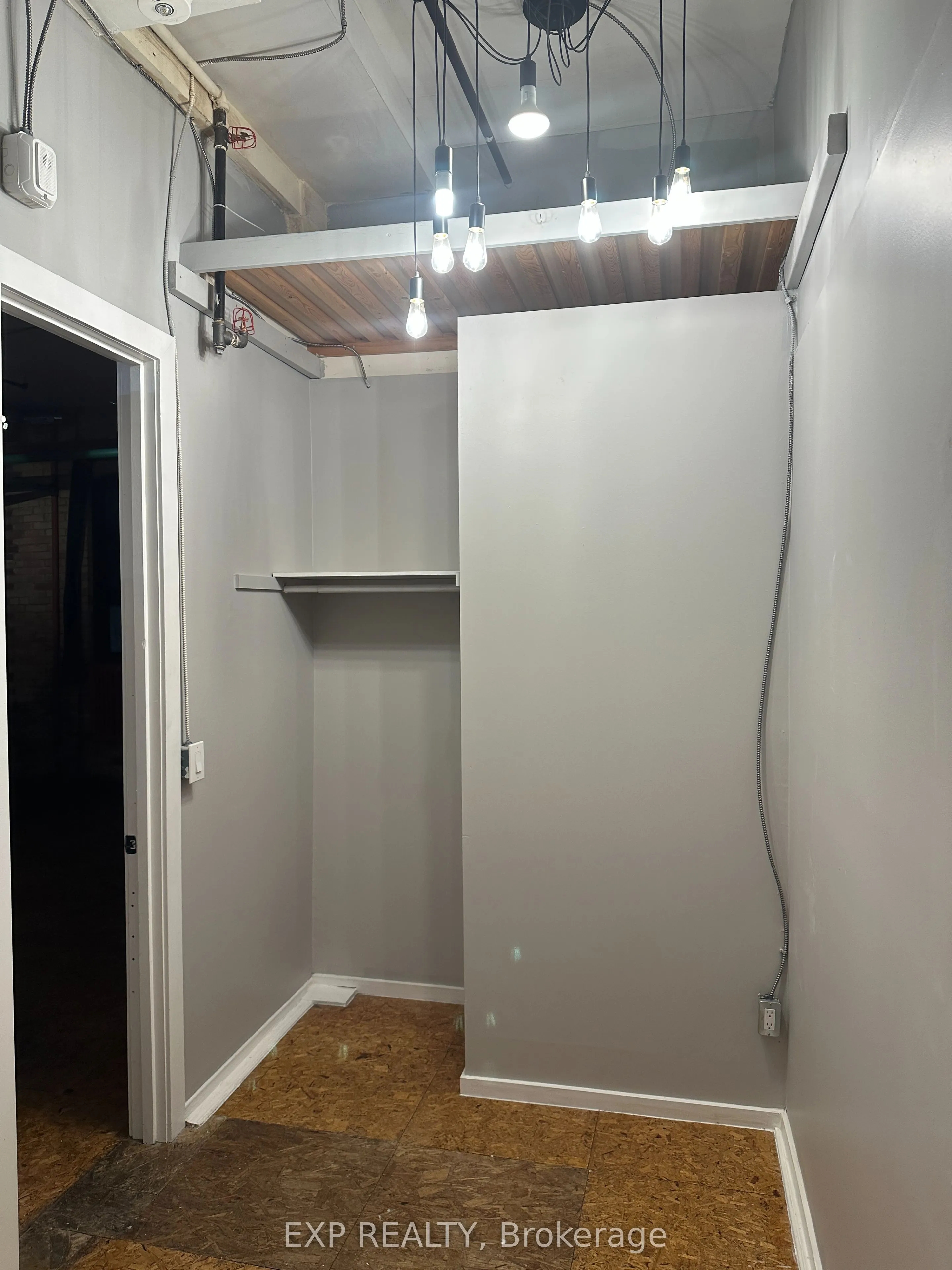 2480 Dundas Street W #2474