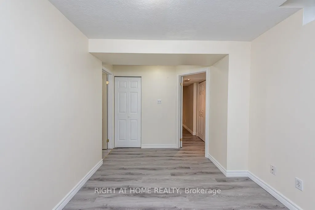 975 Mantle Crescent