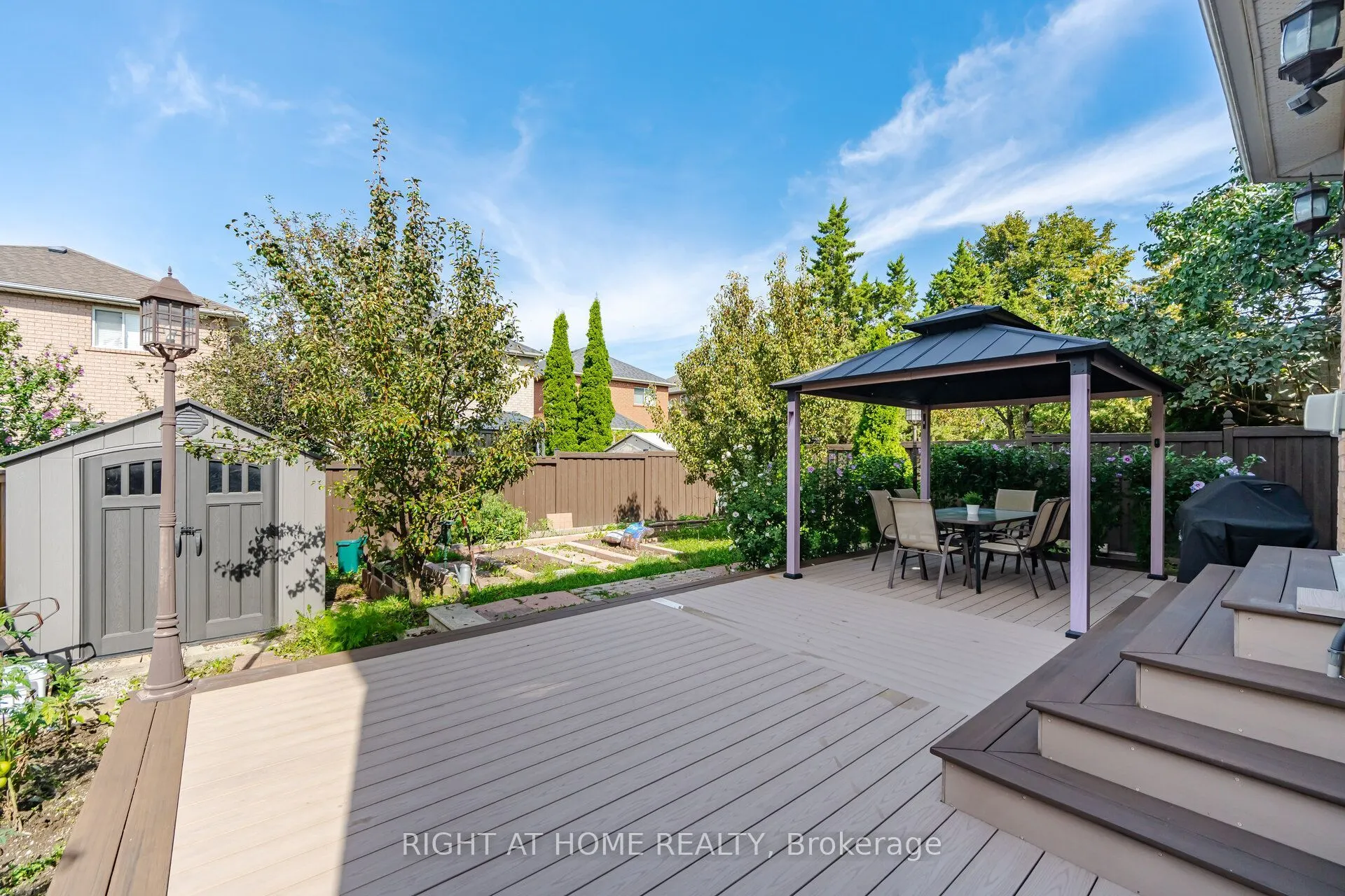975 Mantle Crescent