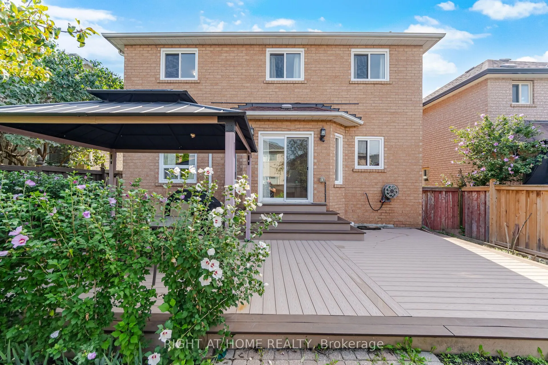 975 Mantle Crescent