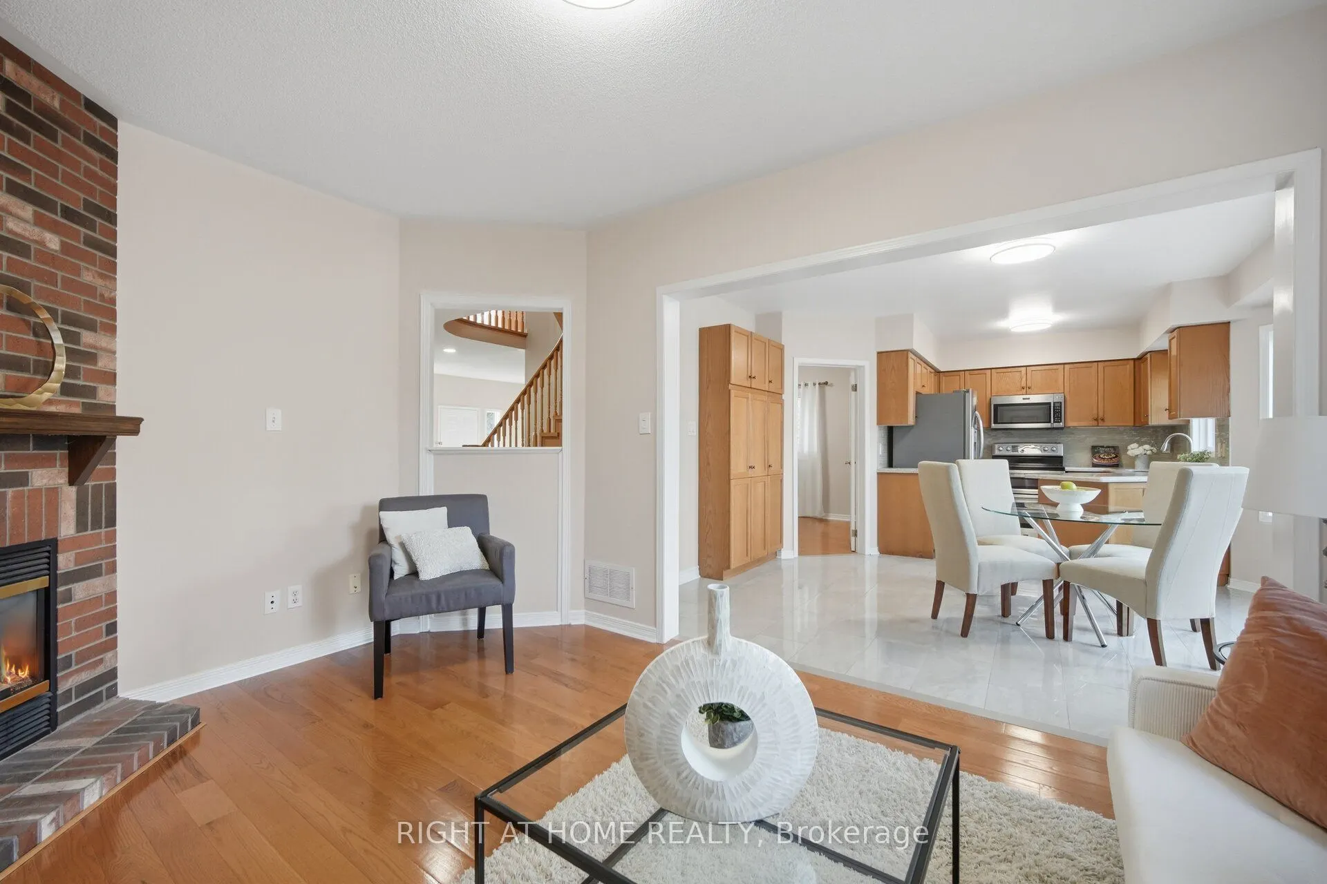 975 Mantle Crescent