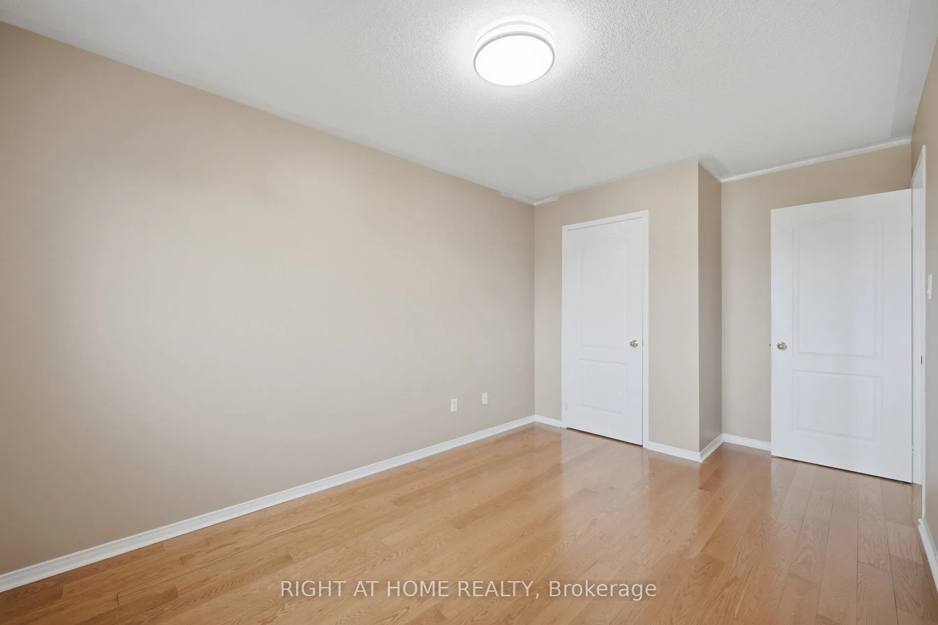 975 Mantle Crescent