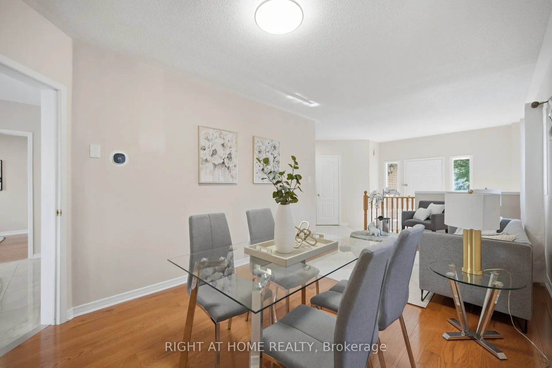 975 Mantle Crescent