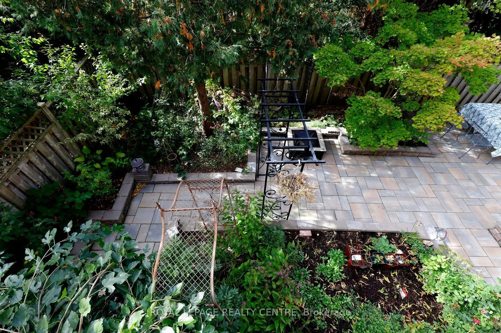 5680 Oldcastle Crescent