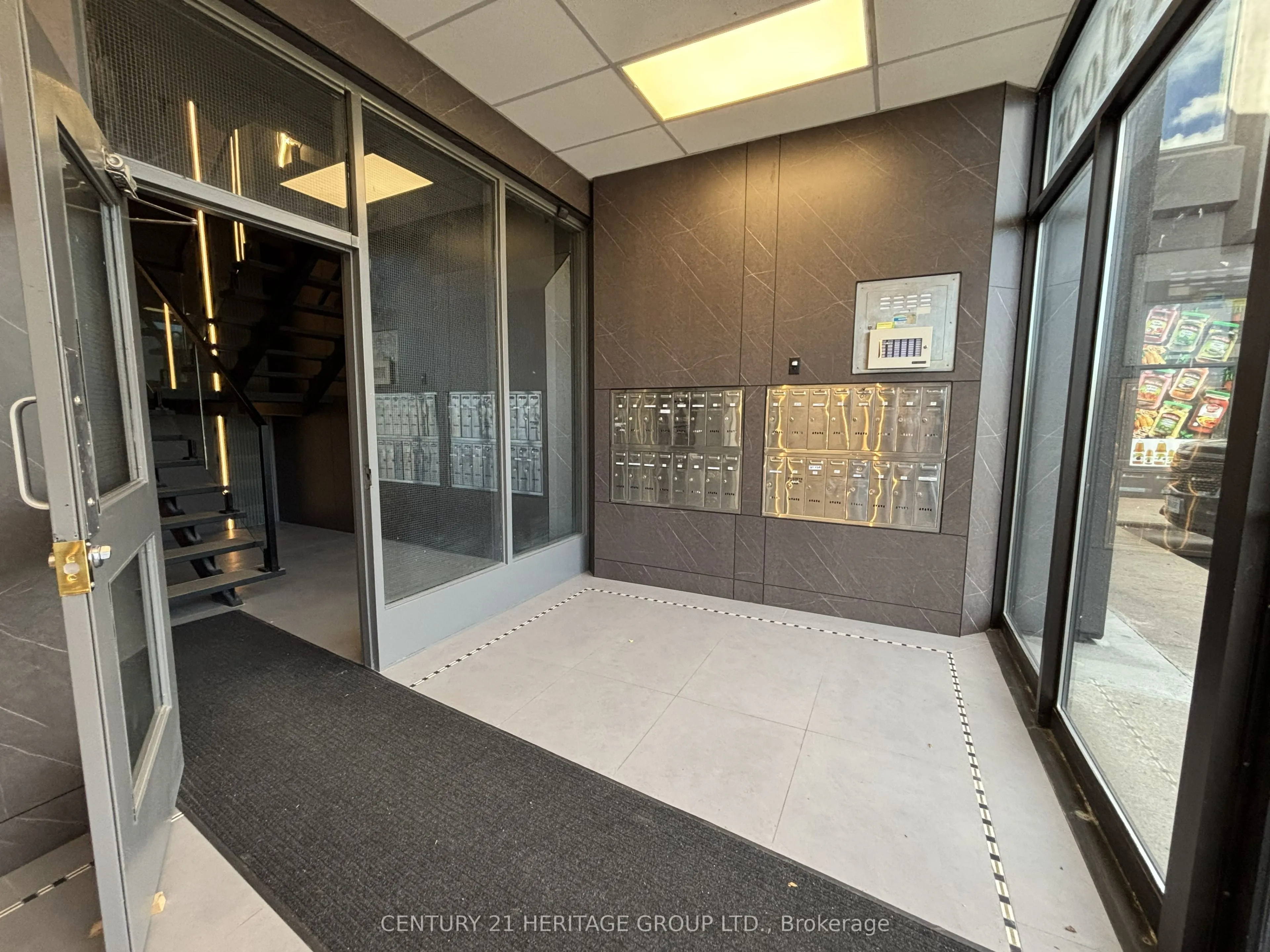 4544 Dufferin Street #208