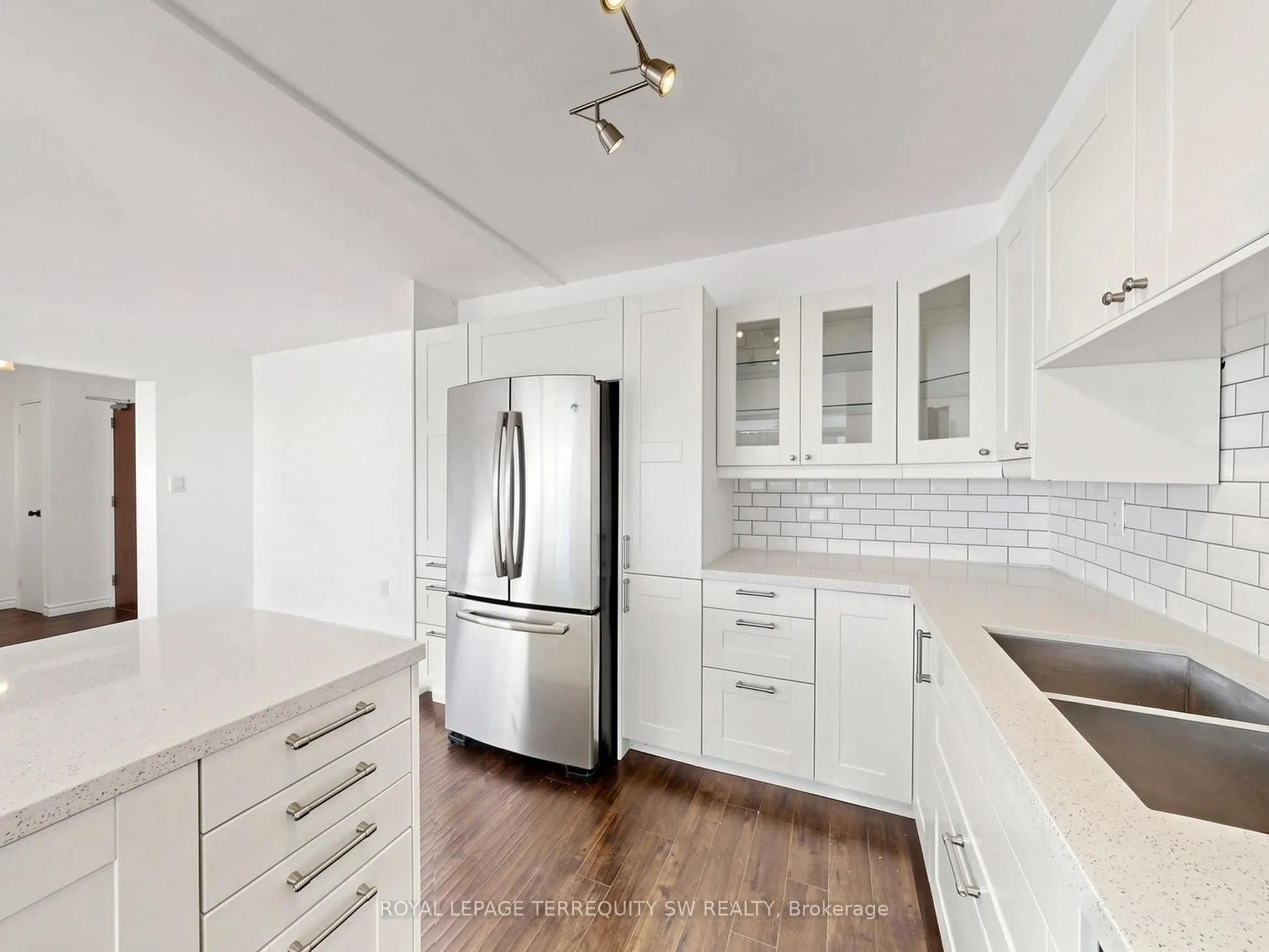 360 Ridelle Ave Avenue #2301