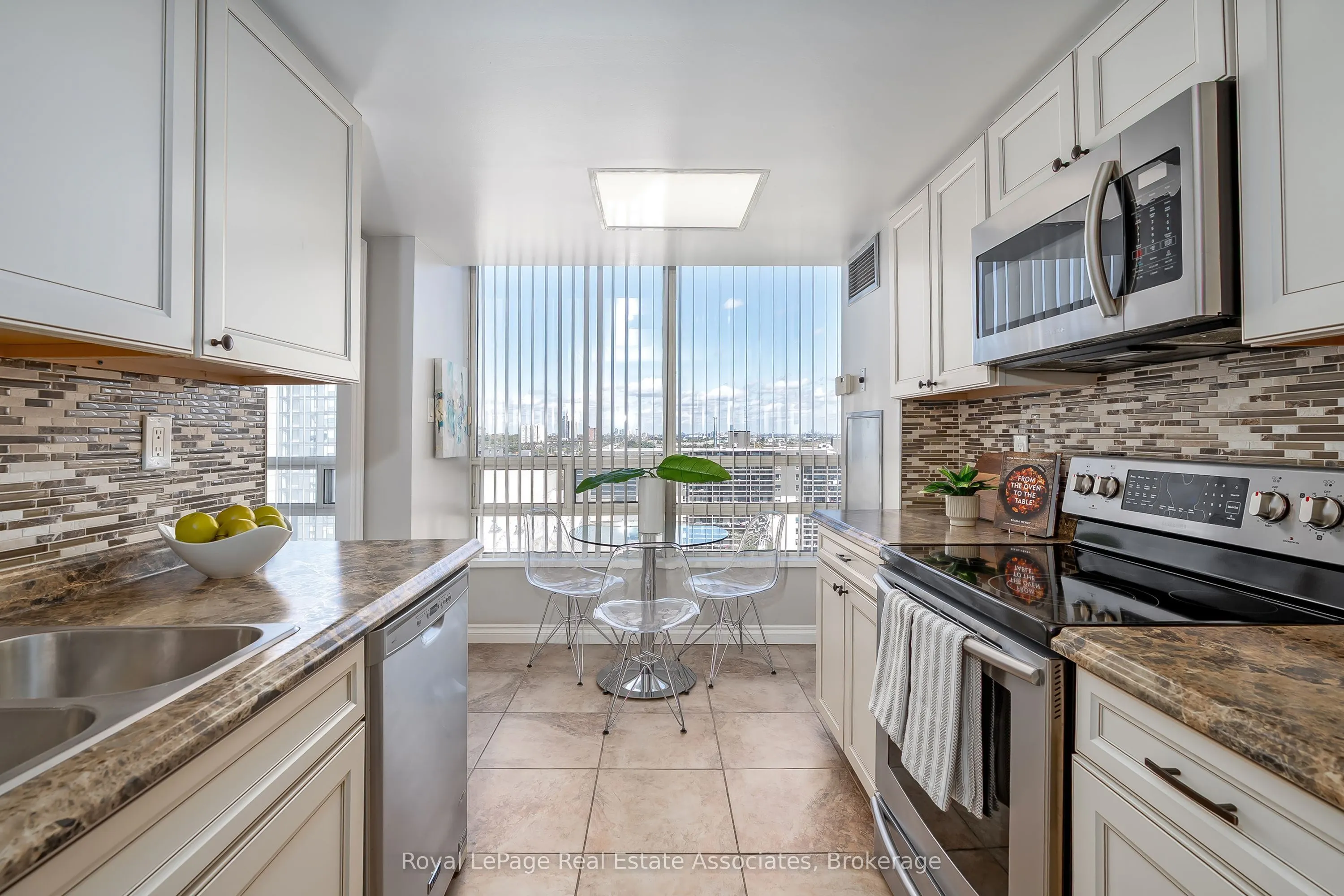 75 King Street E #1611