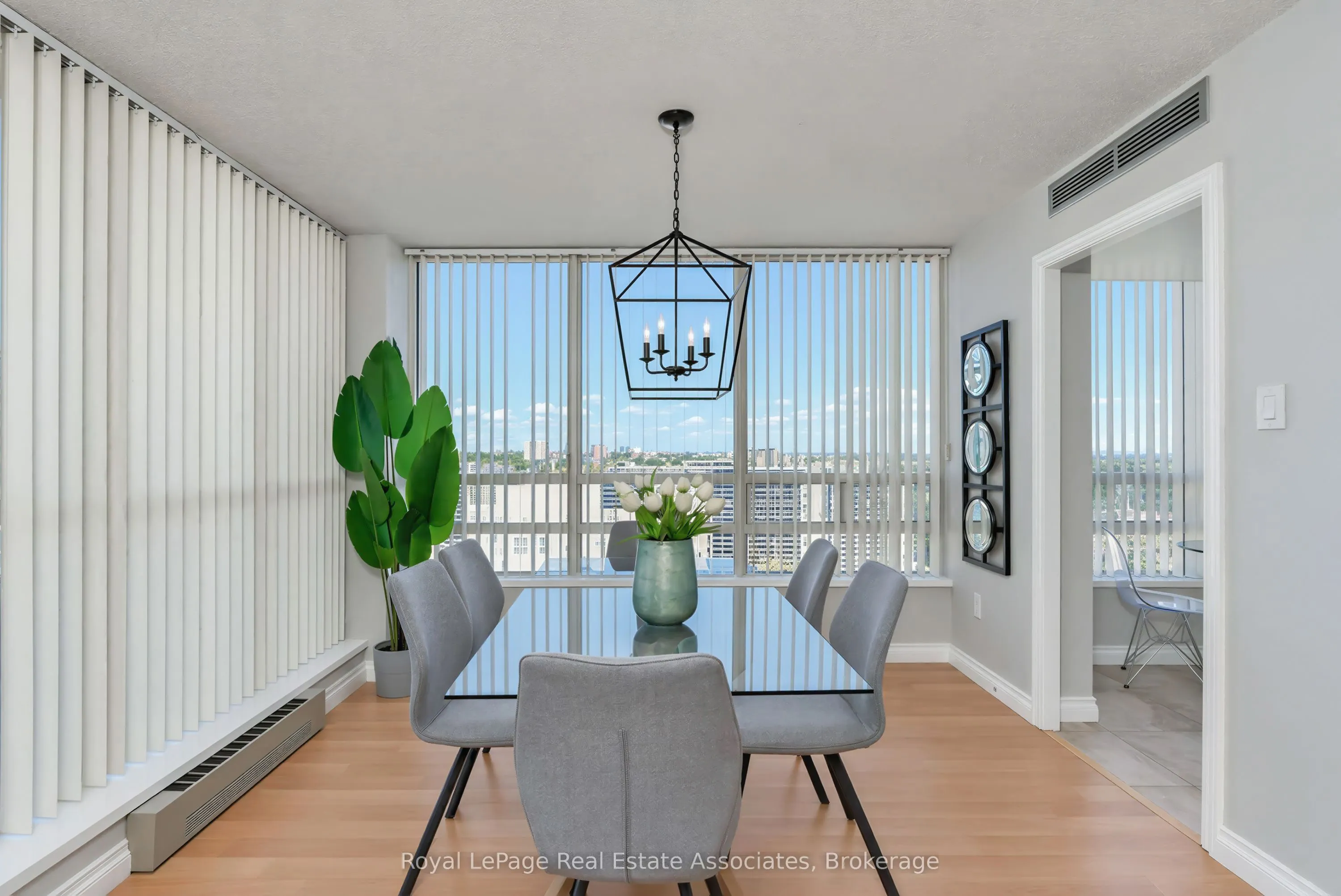 75 King Street E #1611
