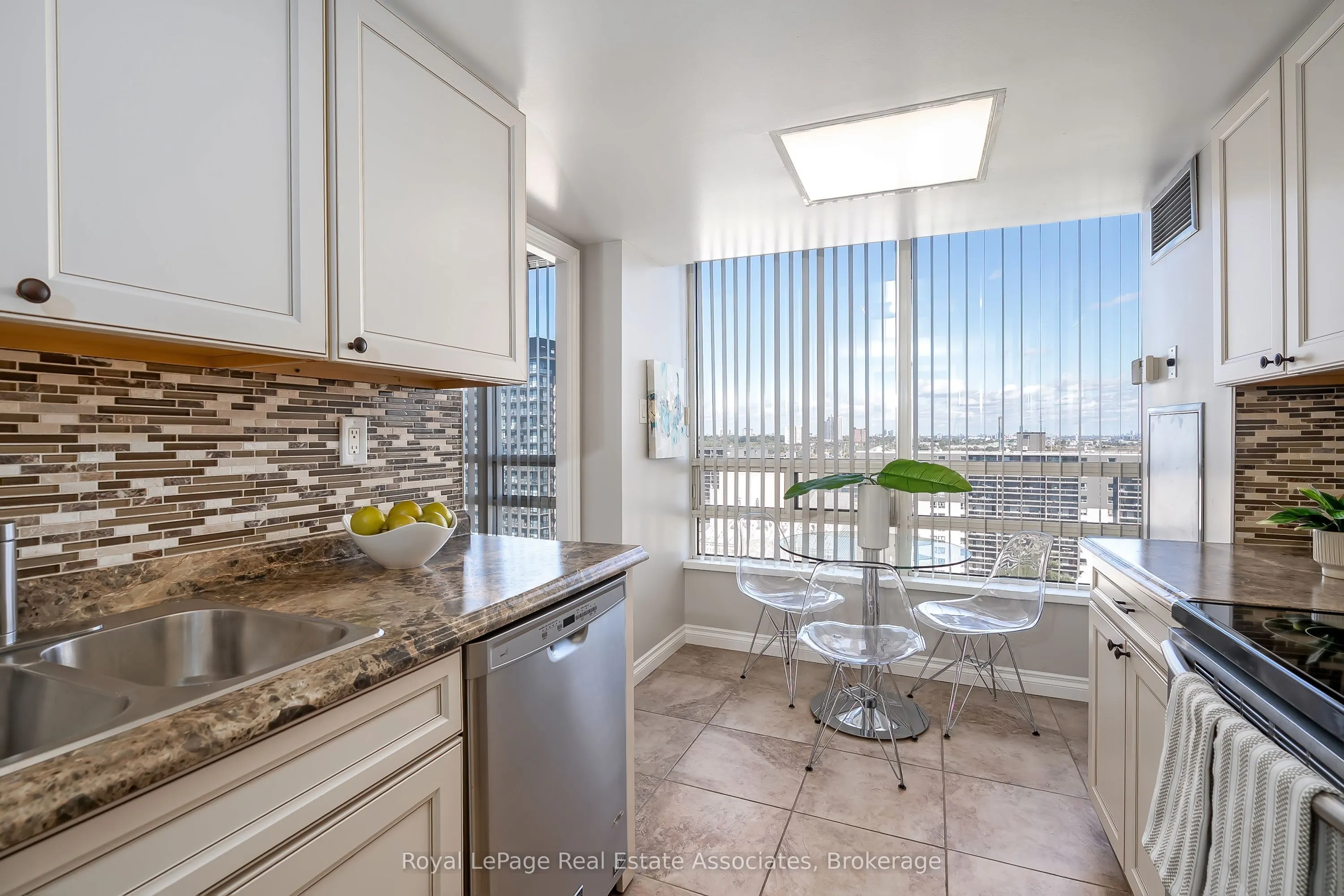 75 King Street E #1611