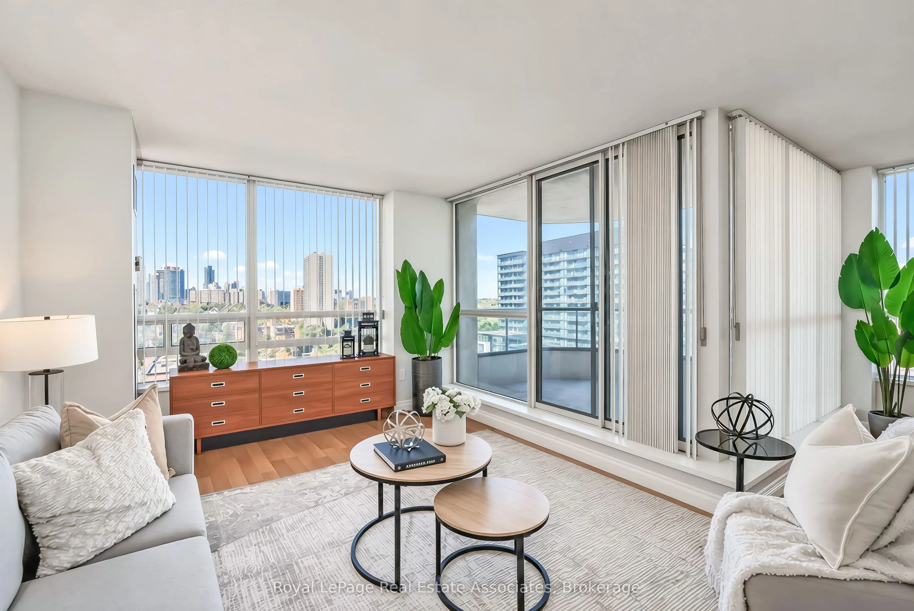 75 King Street E #1611
