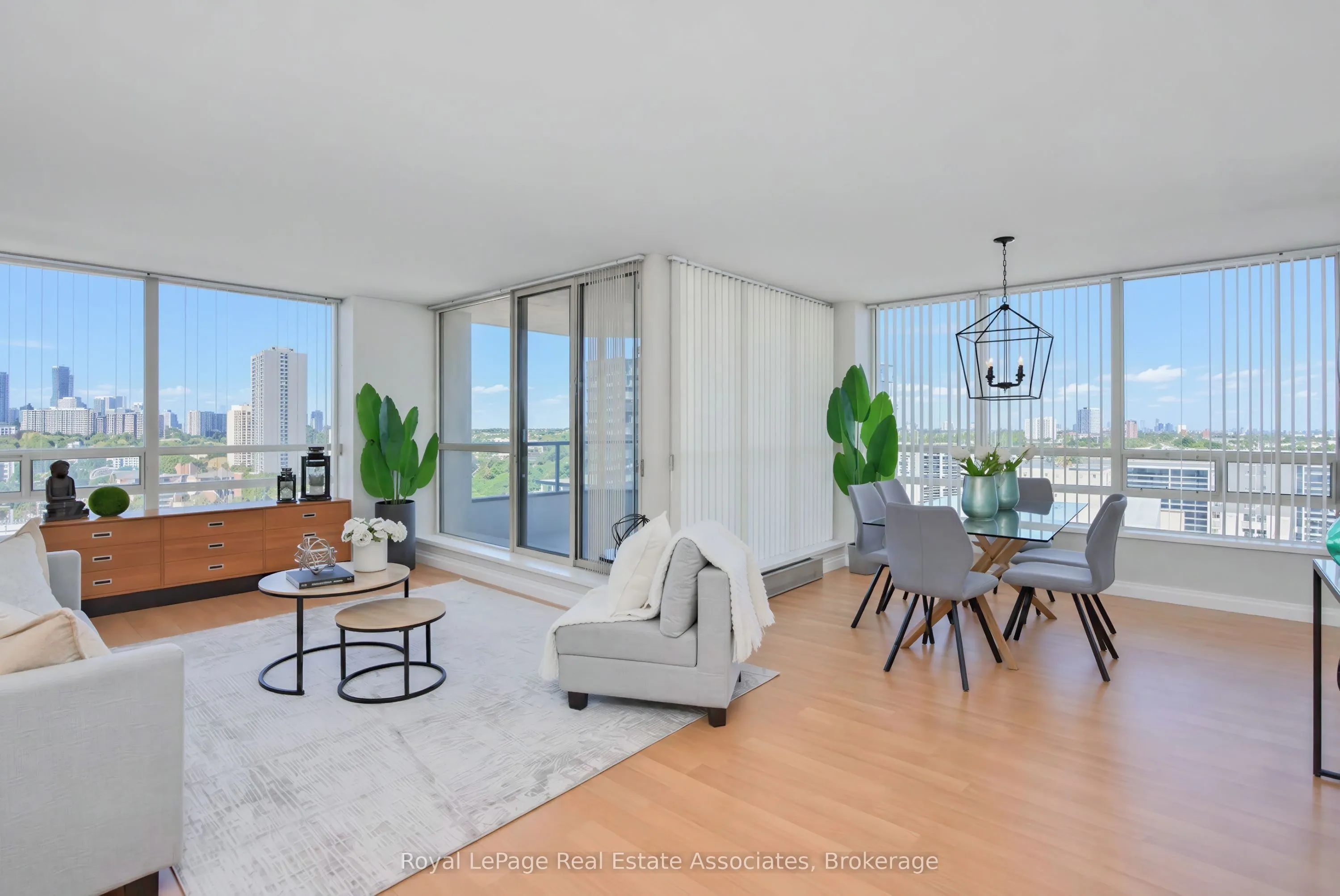 75 King Street E #1611