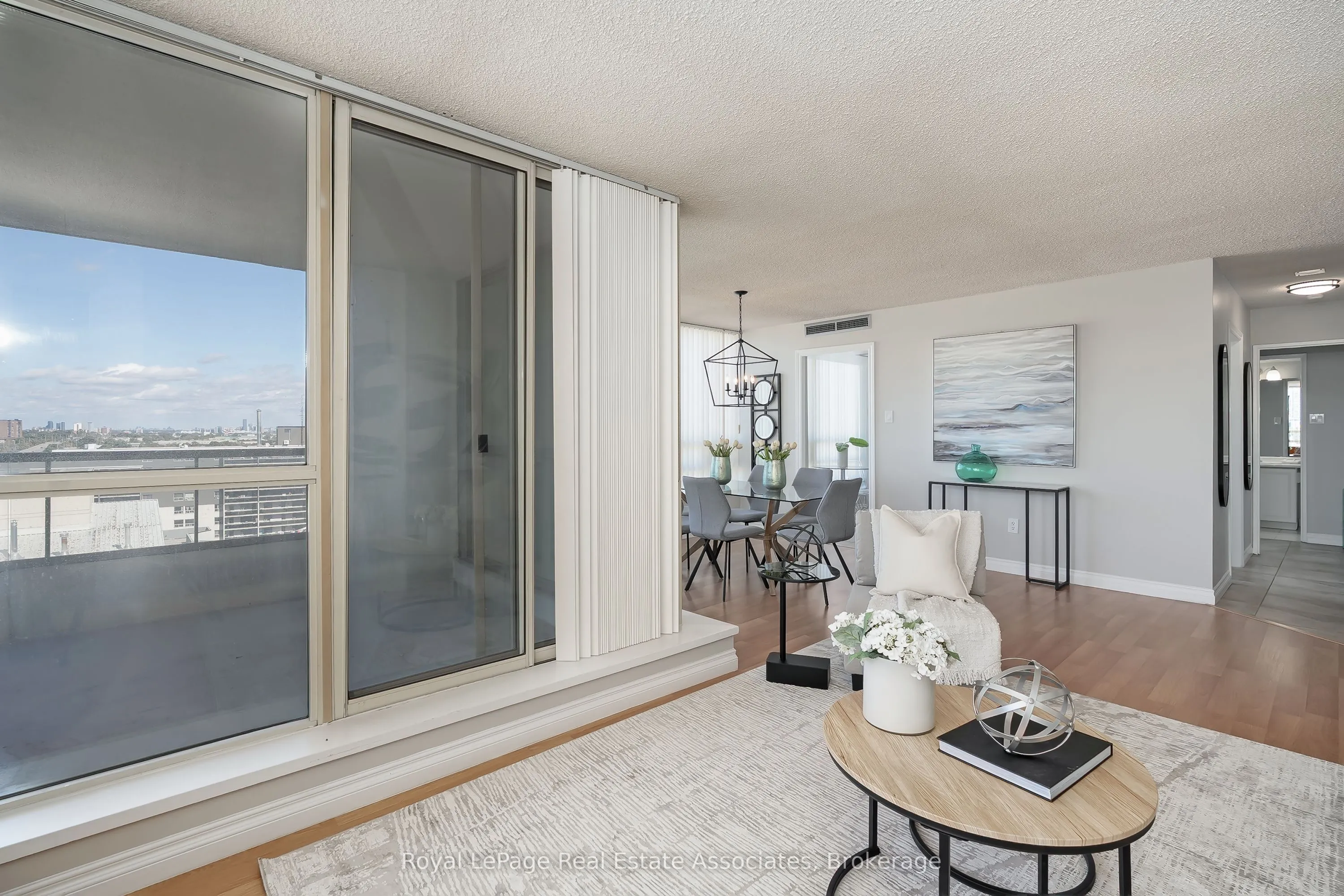 75 King Street E #1611