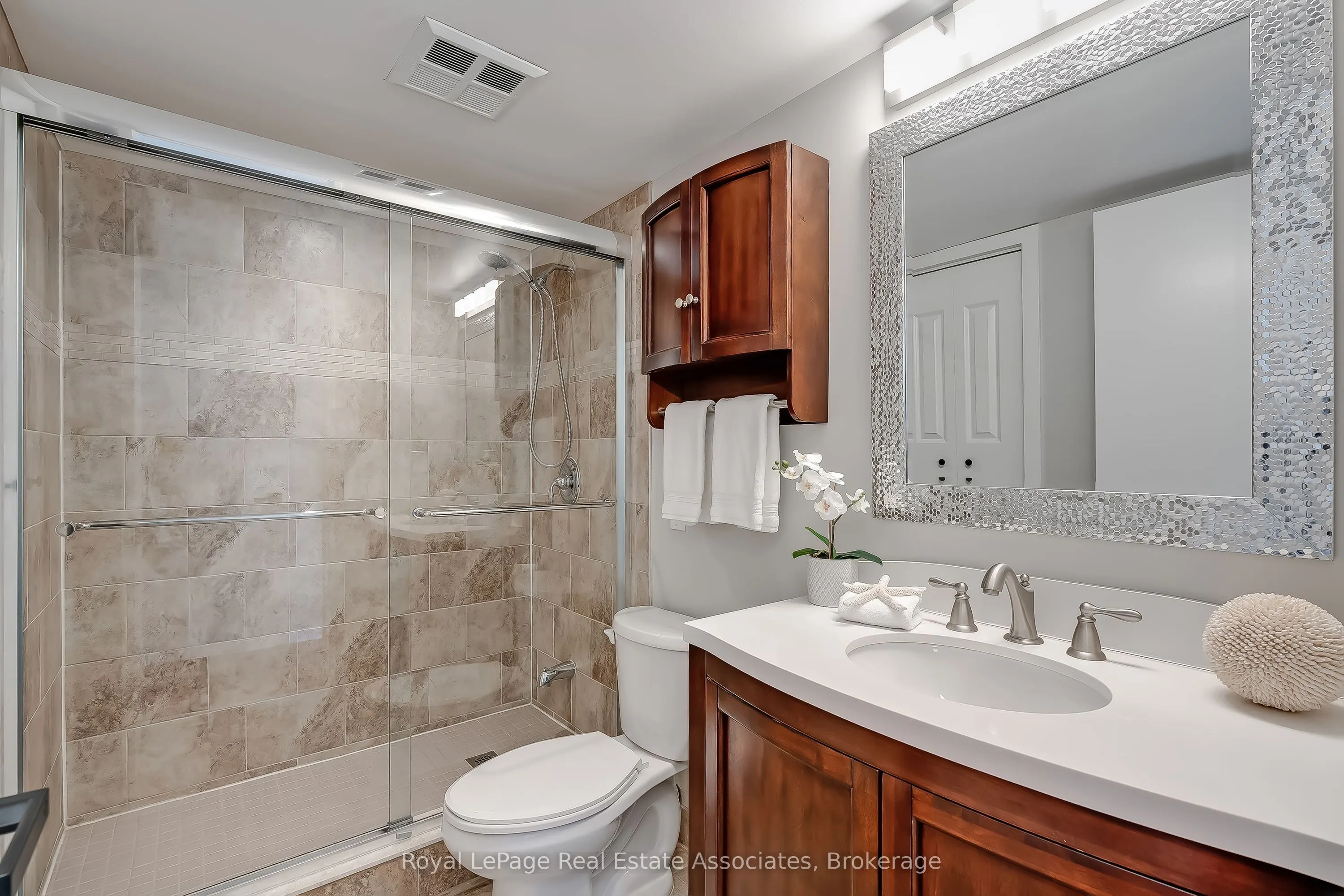 75 King Street E #1611