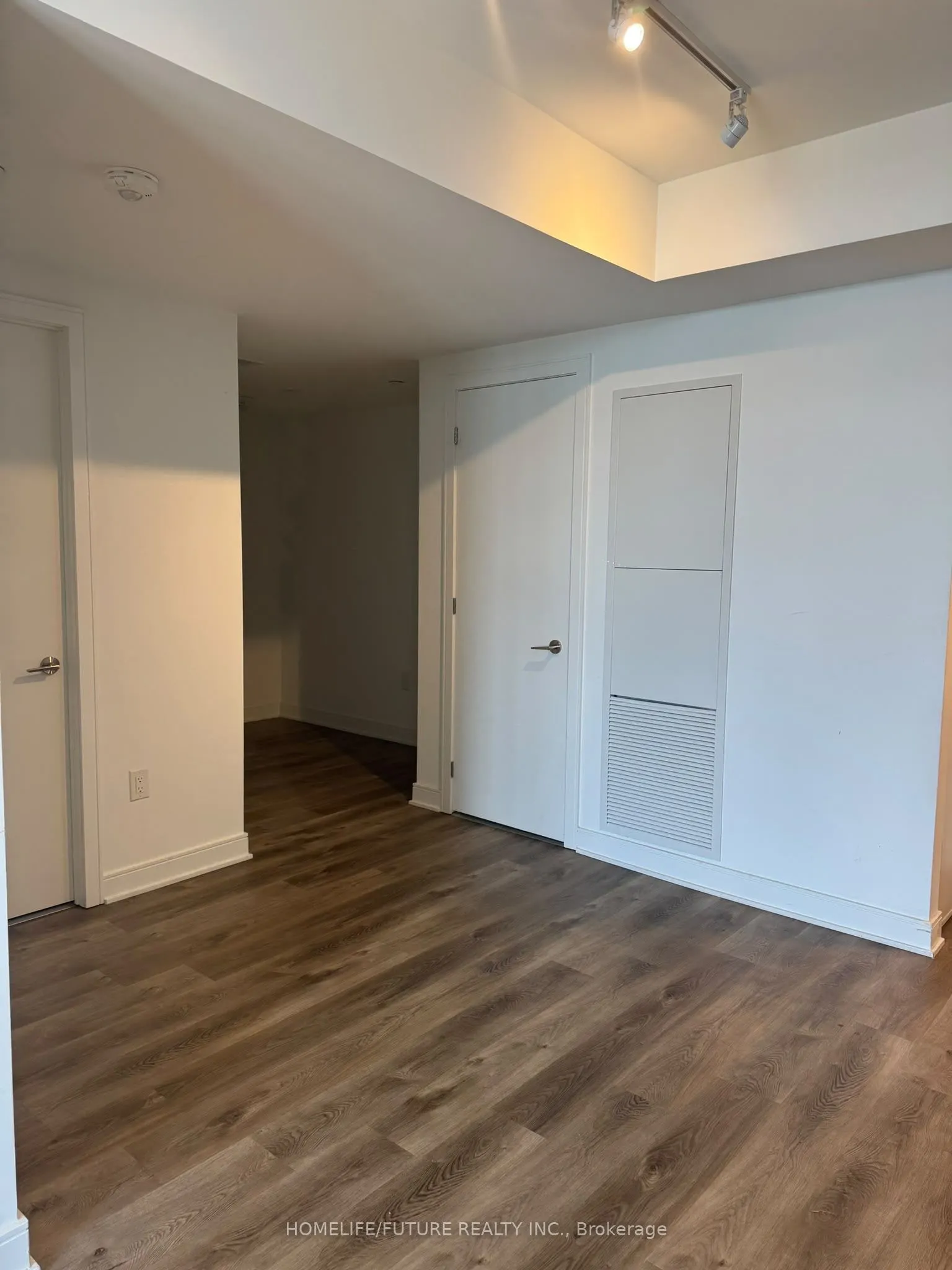 86 Dundas Street #1221