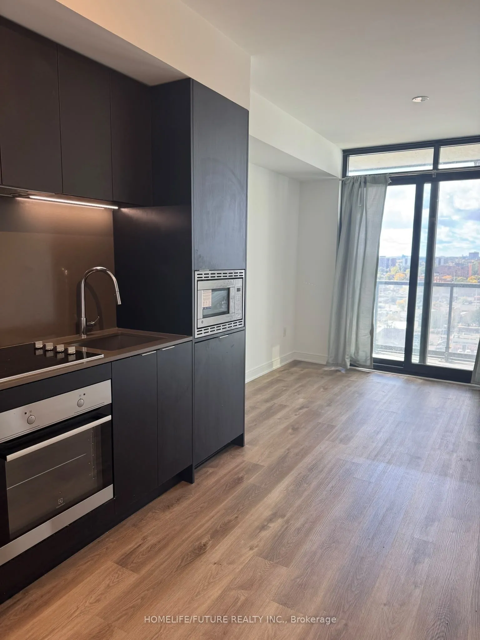 86 Dundas Street #1221