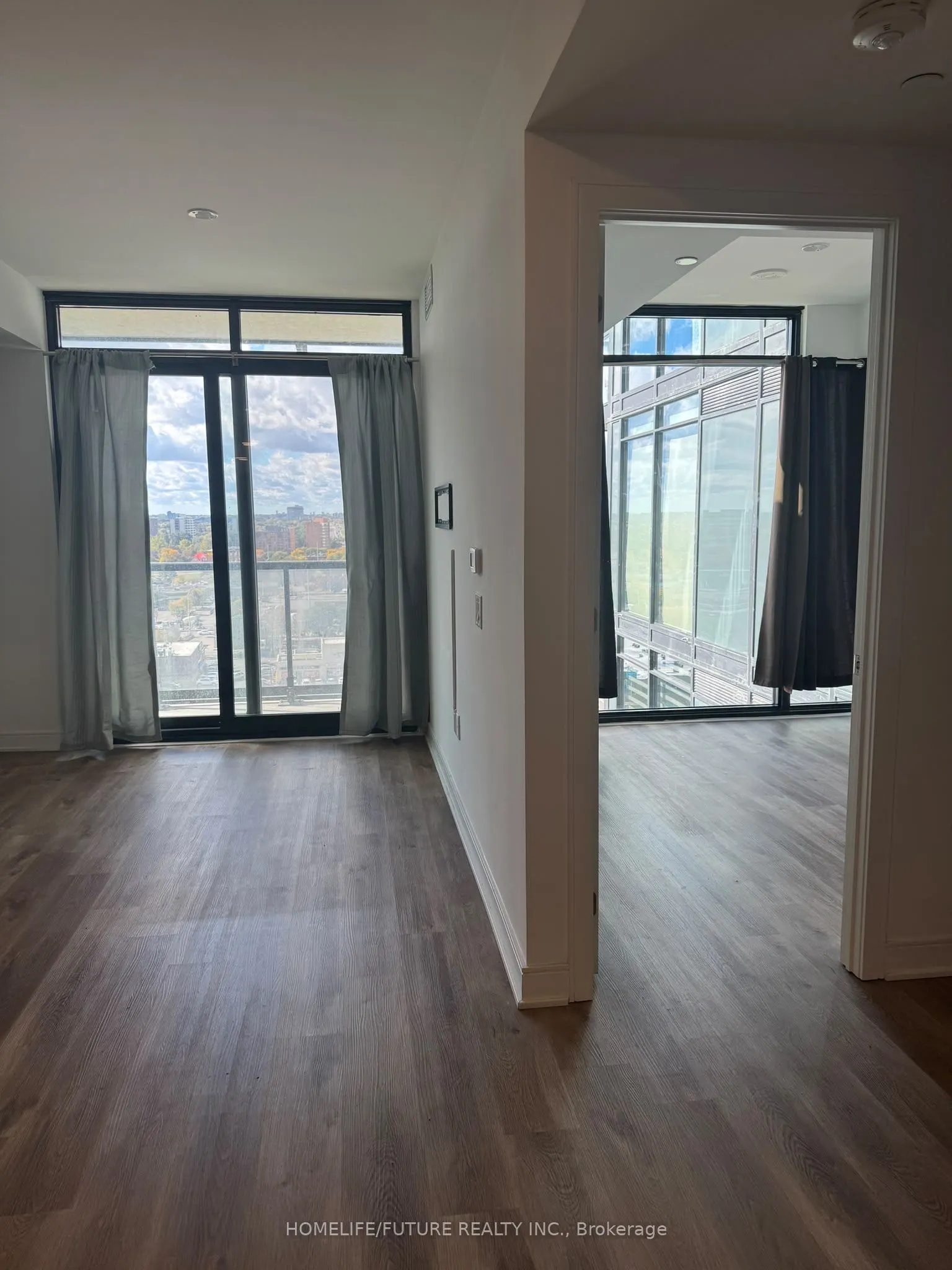 86 Dundas Street #1221
