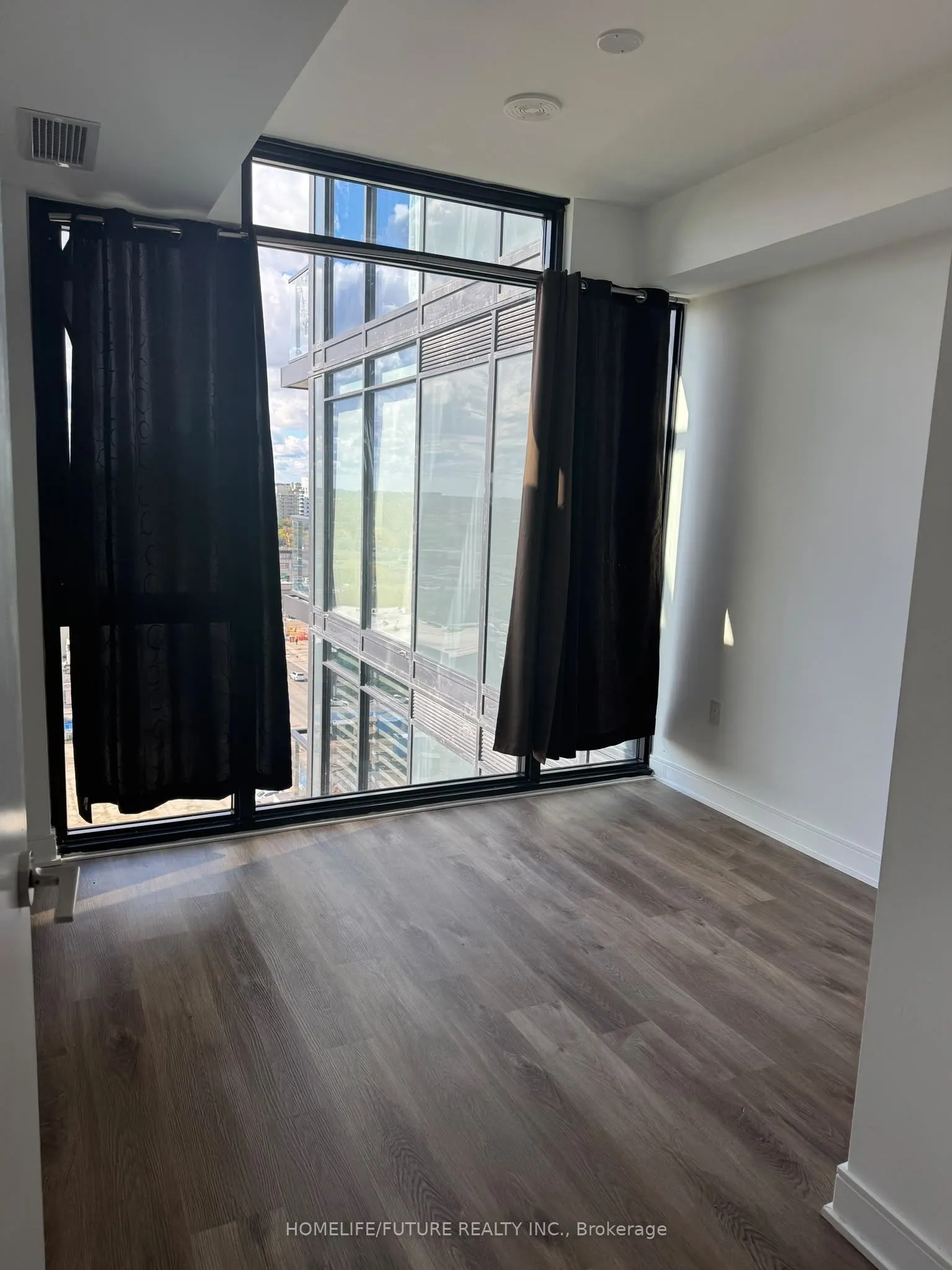 86 Dundas Street #1221