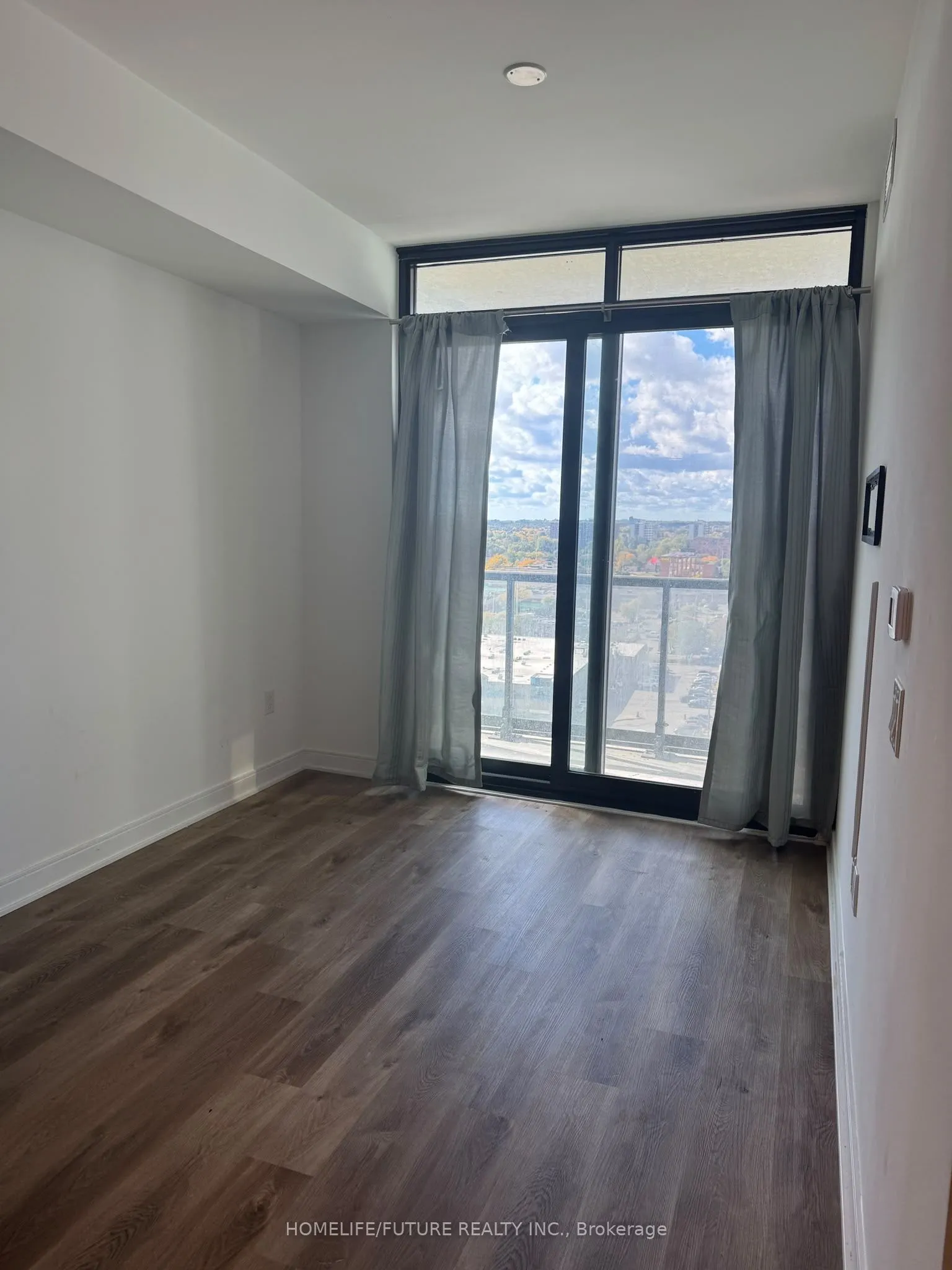 86 Dundas Street #1221