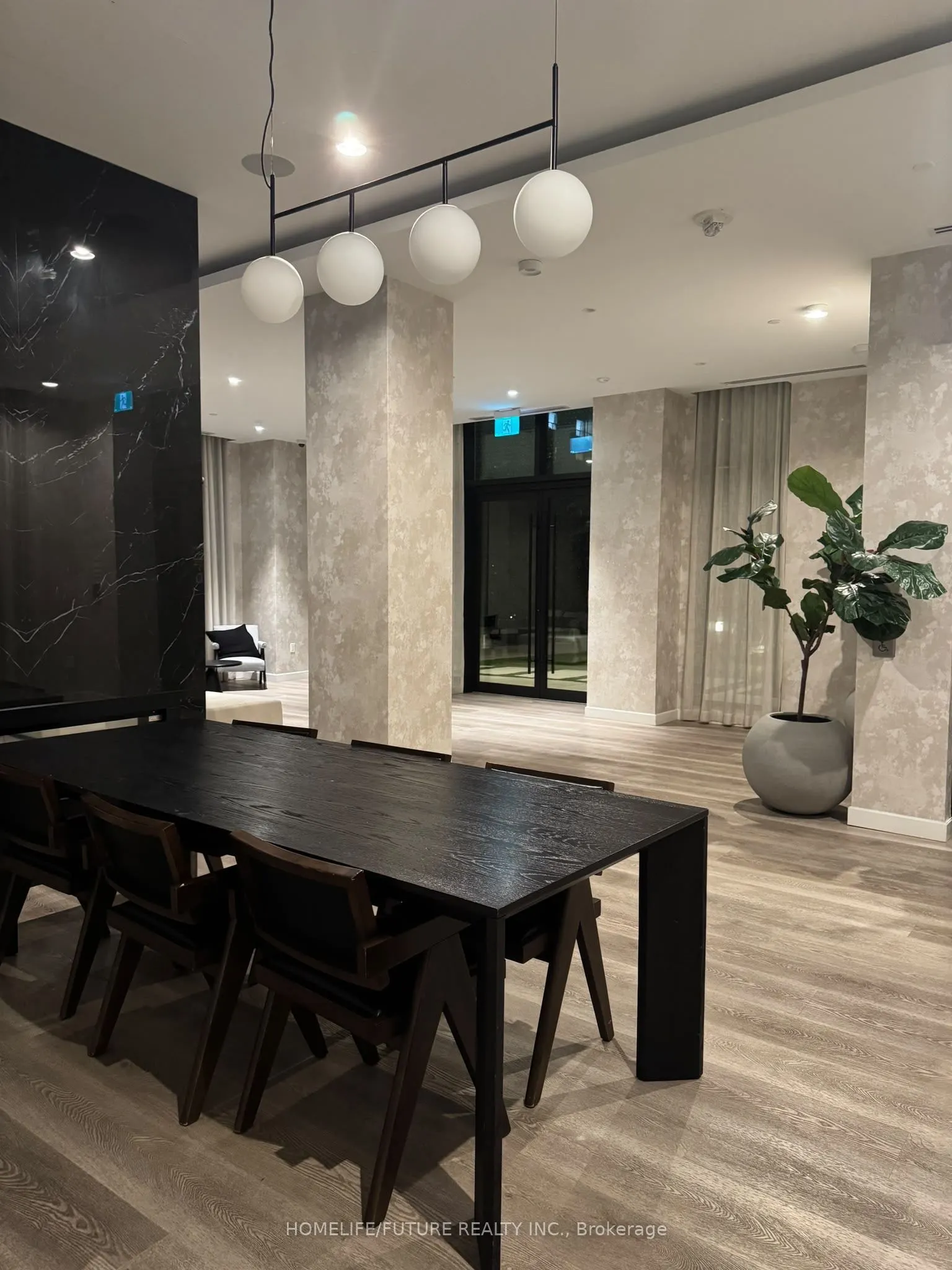 86 Dundas Street #1221