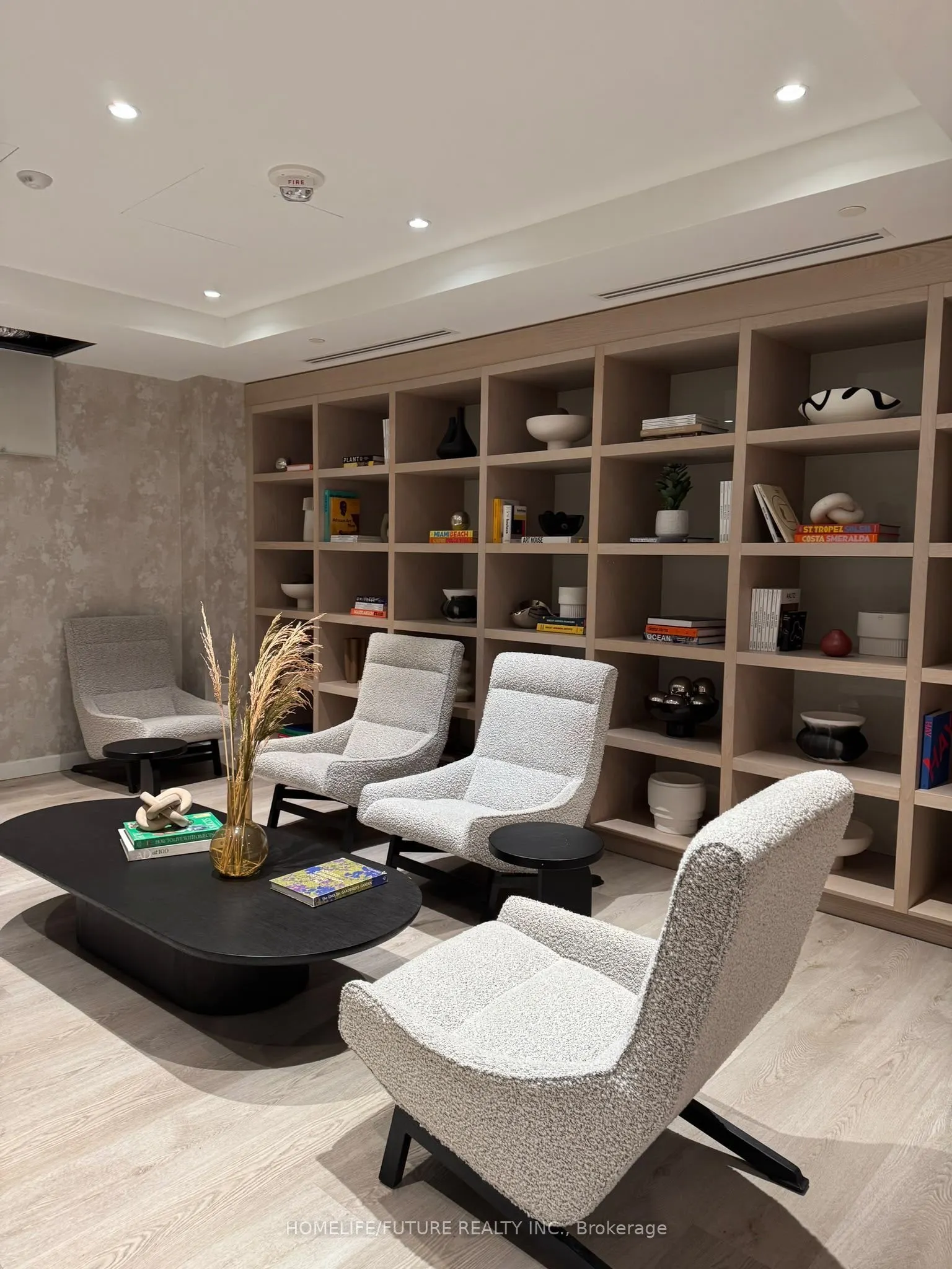 86 Dundas Street #1221