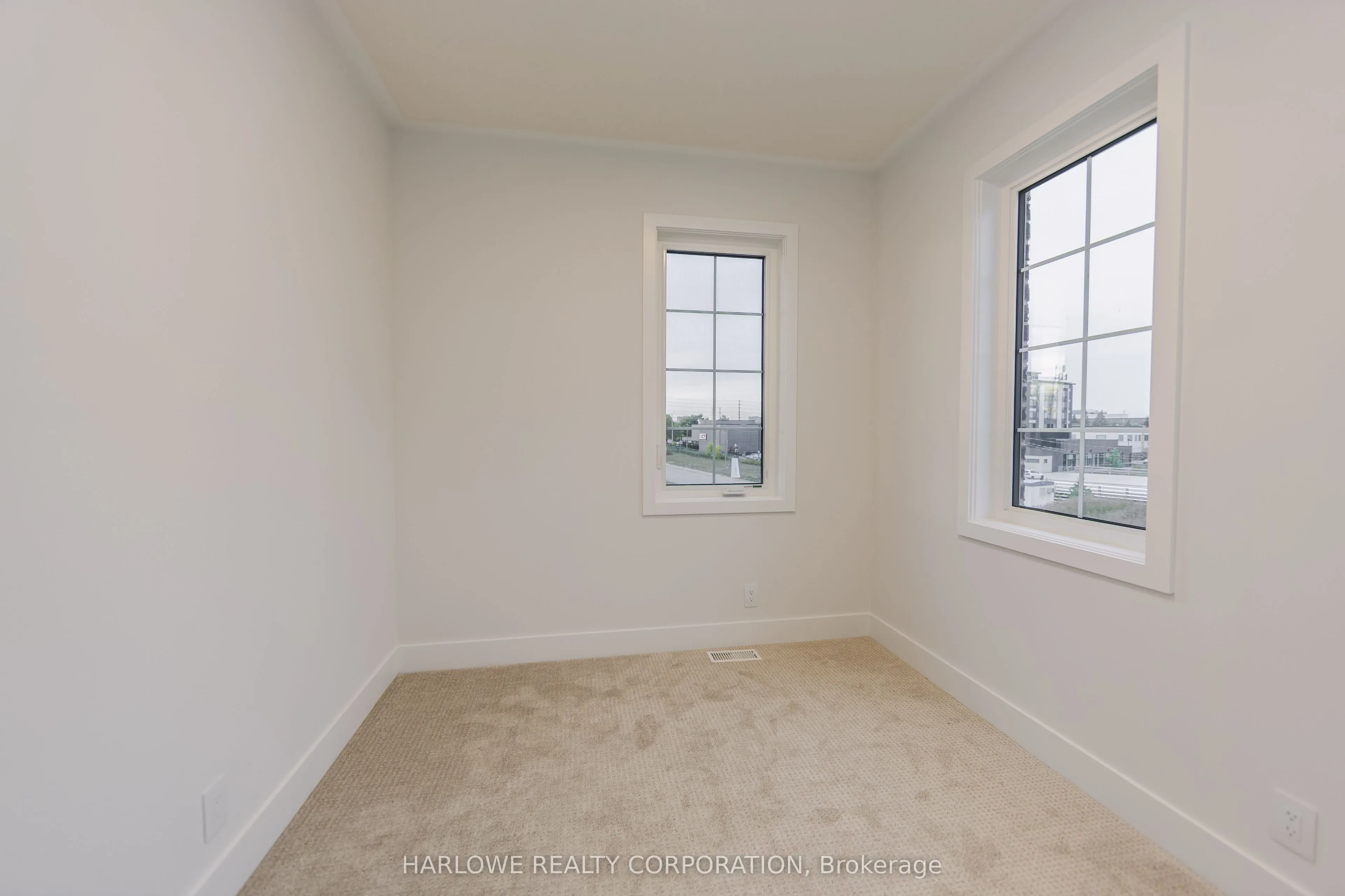 330 Waterhouse Crescent N