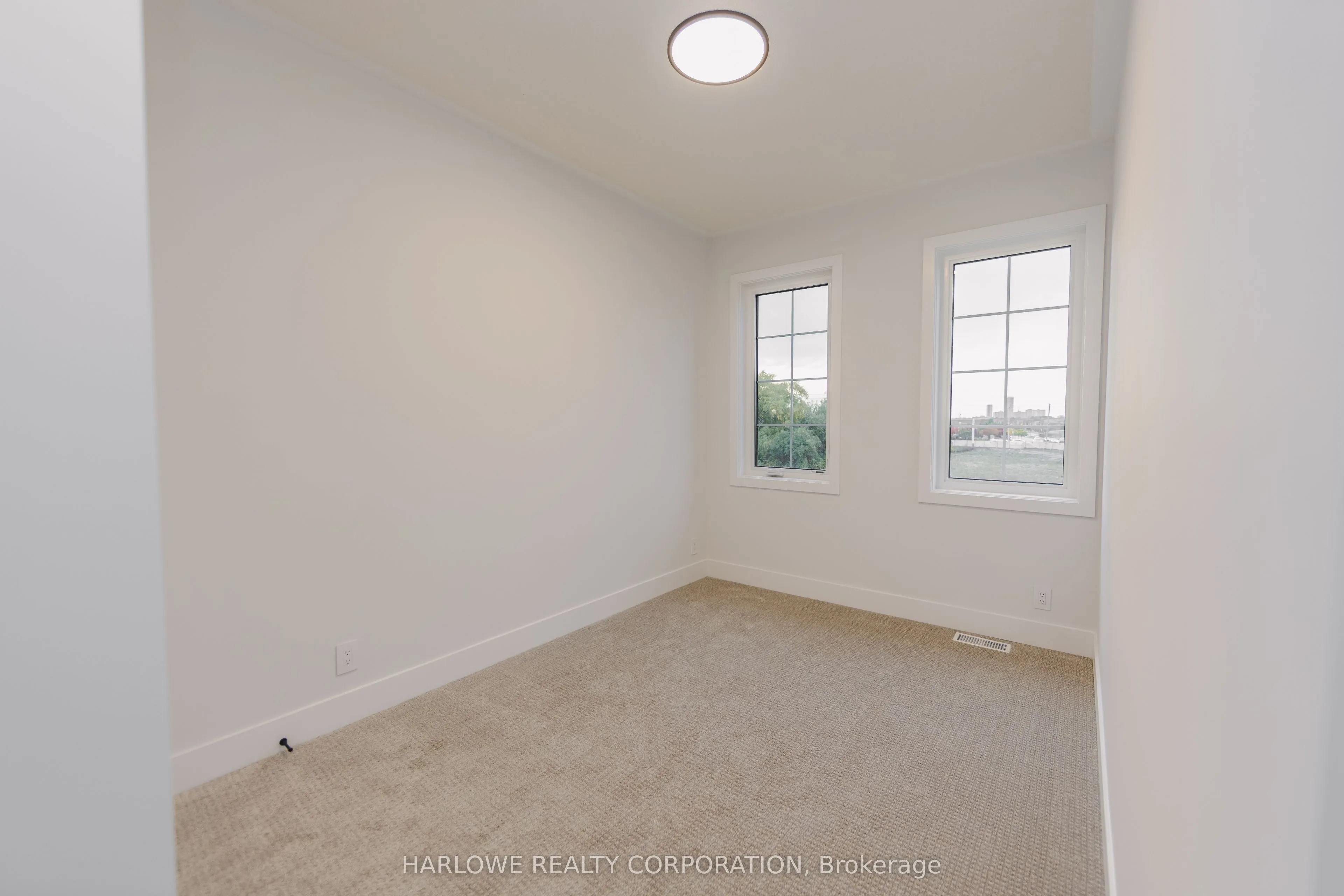 330 Waterhouse Crescent N