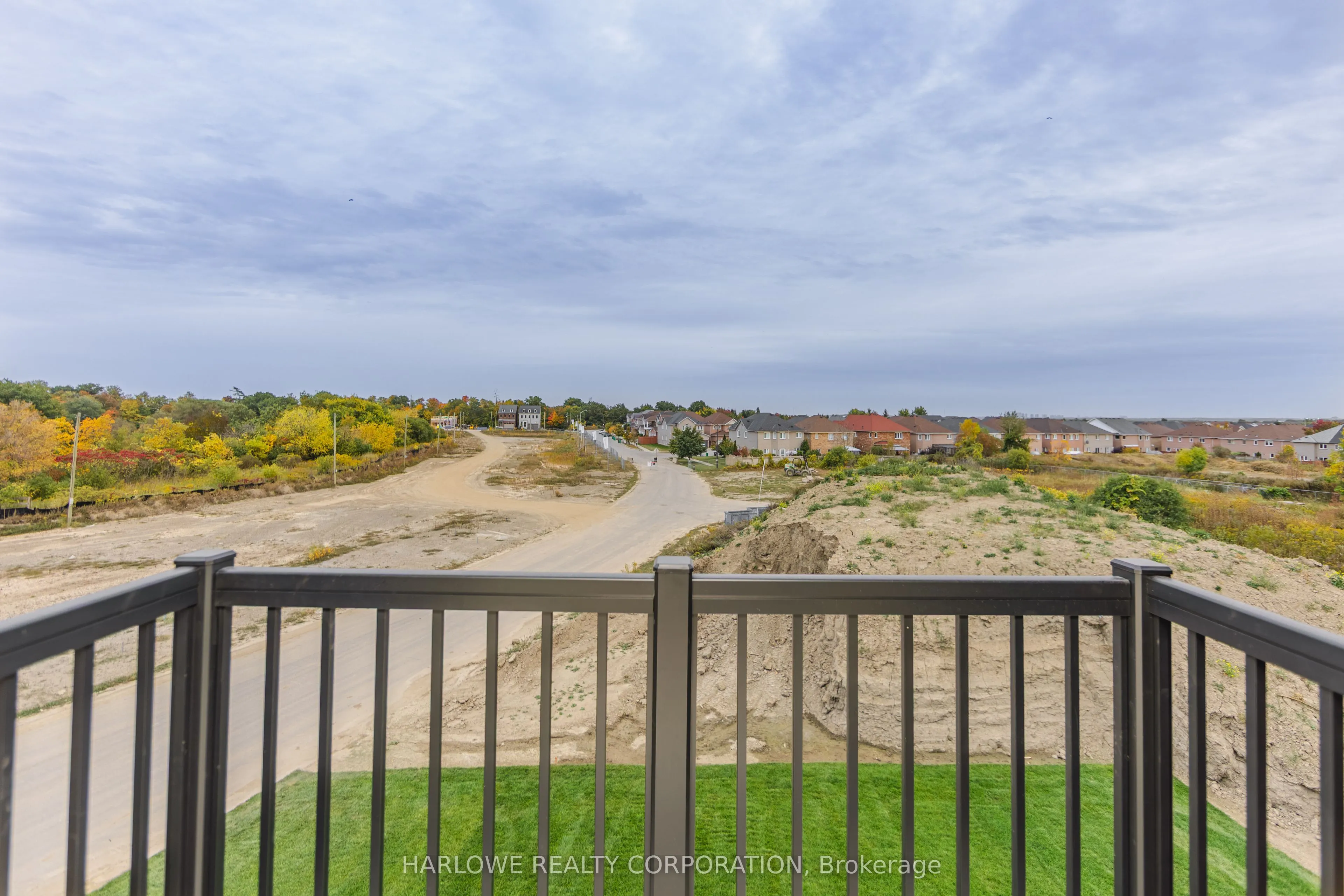 330 Waterhouse Crescent N