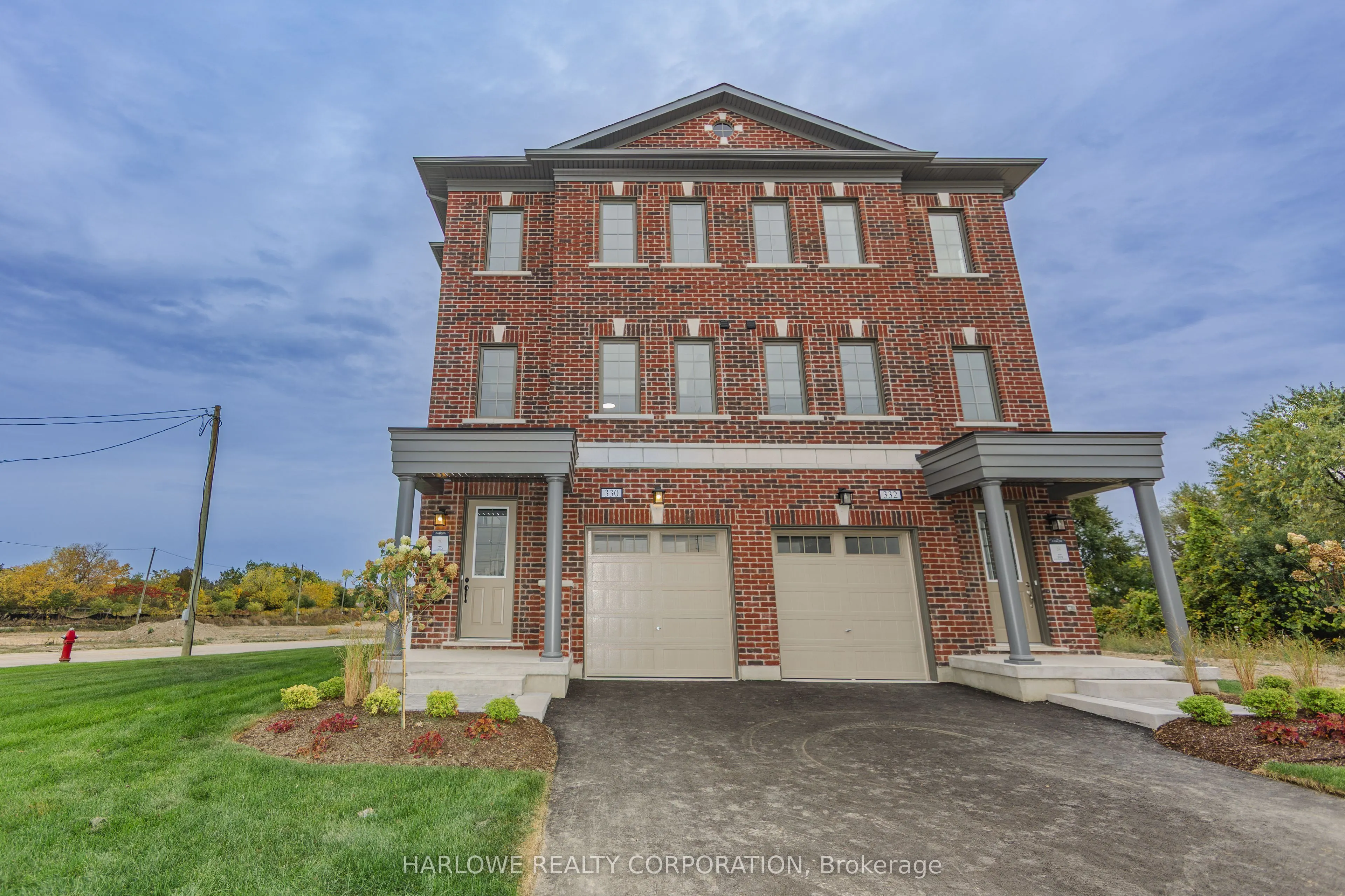 330 Waterhouse Crescent N