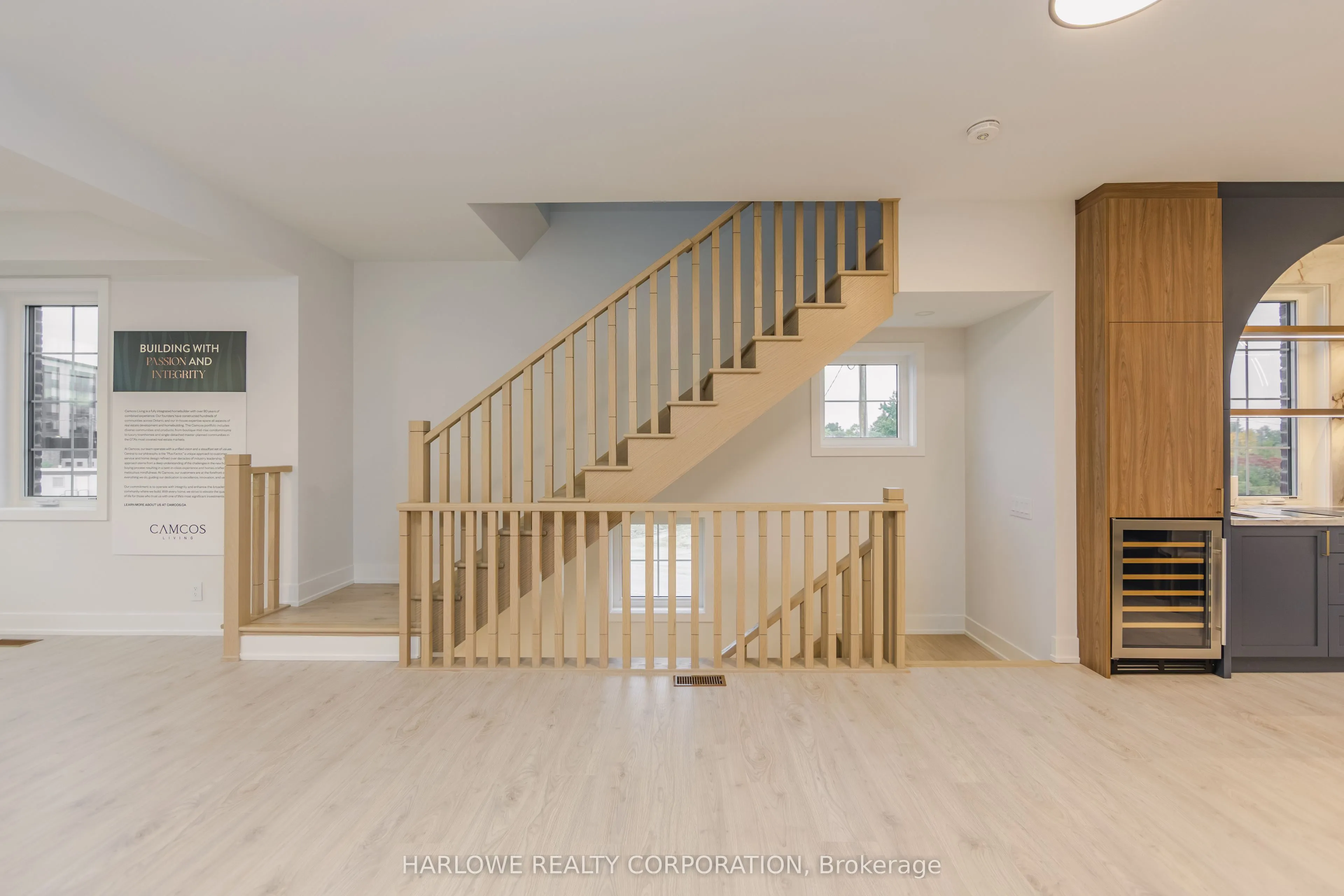 330 Waterhouse Crescent N