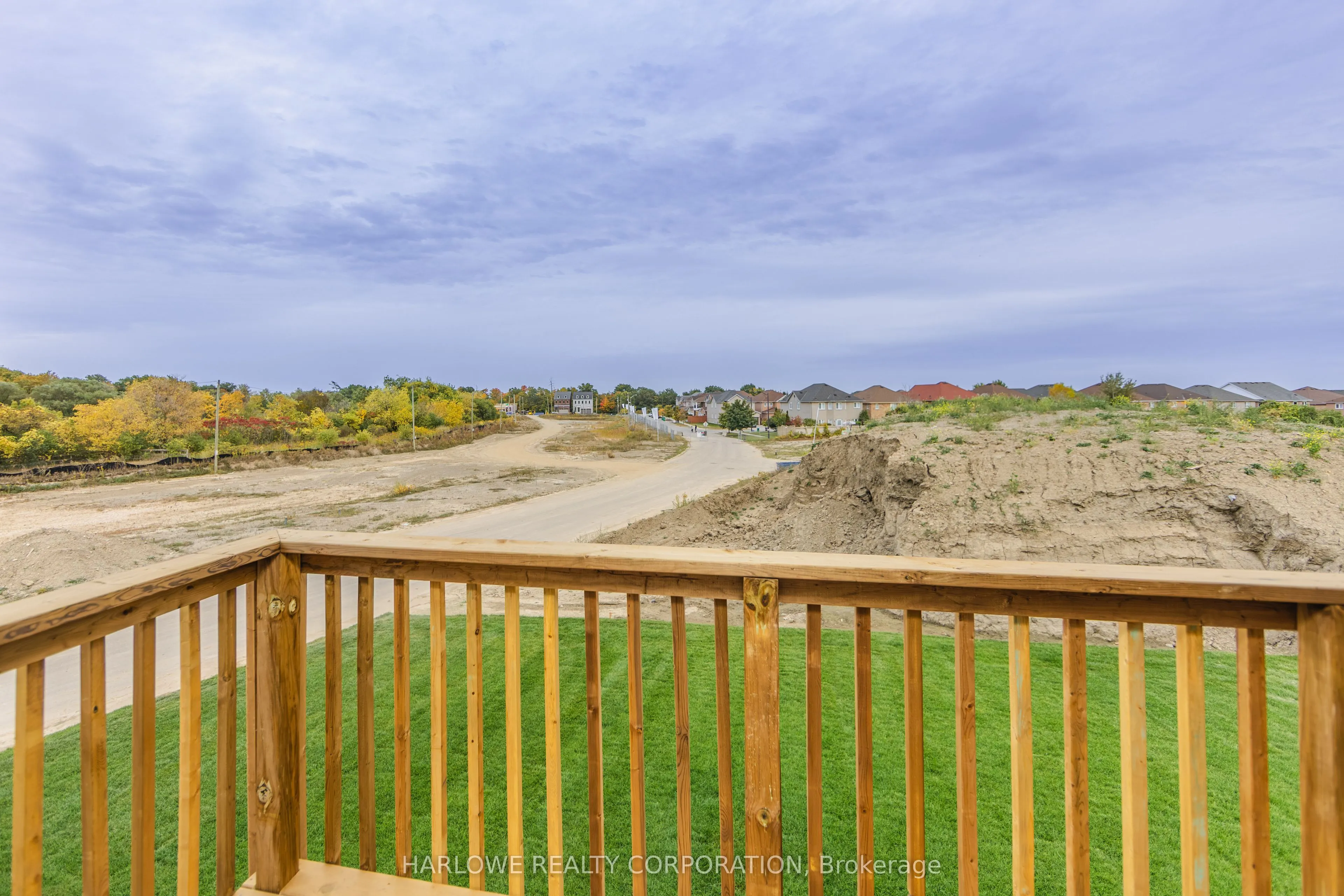 330 Waterhouse Crescent N