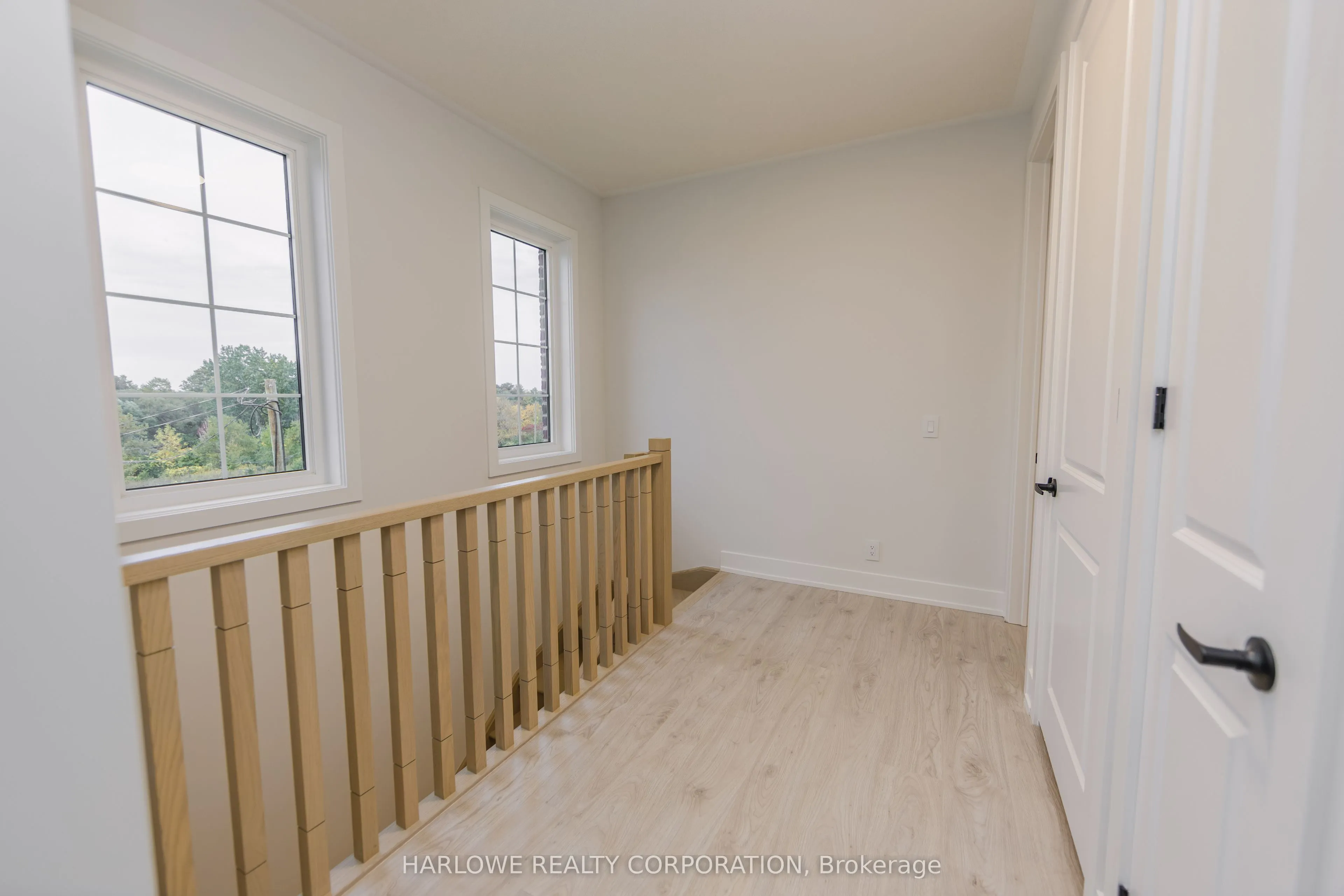 330 Waterhouse Crescent N