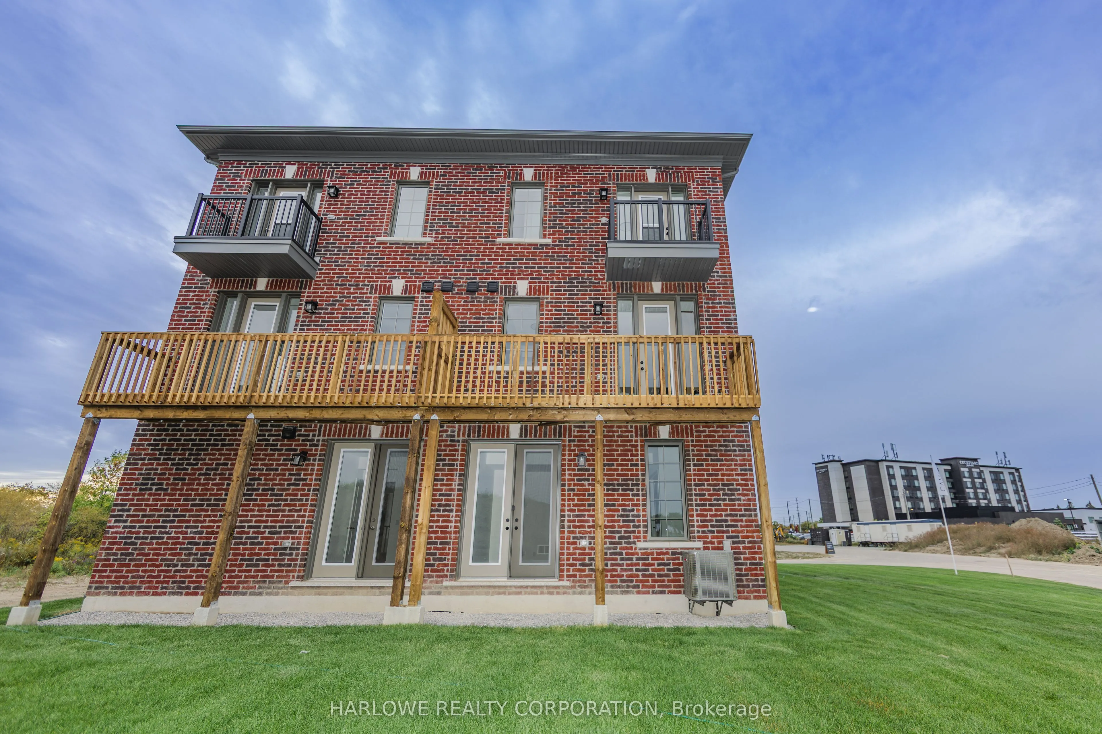 330 Waterhouse Crescent N