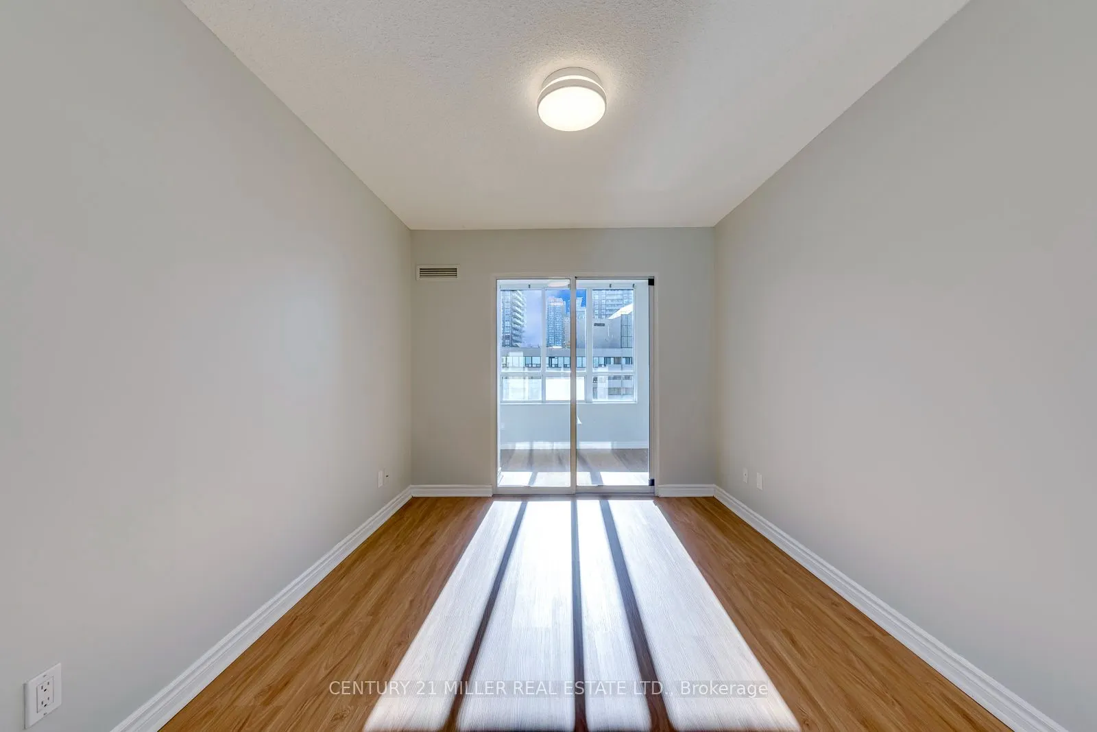 335 Rathburn Road W #2010