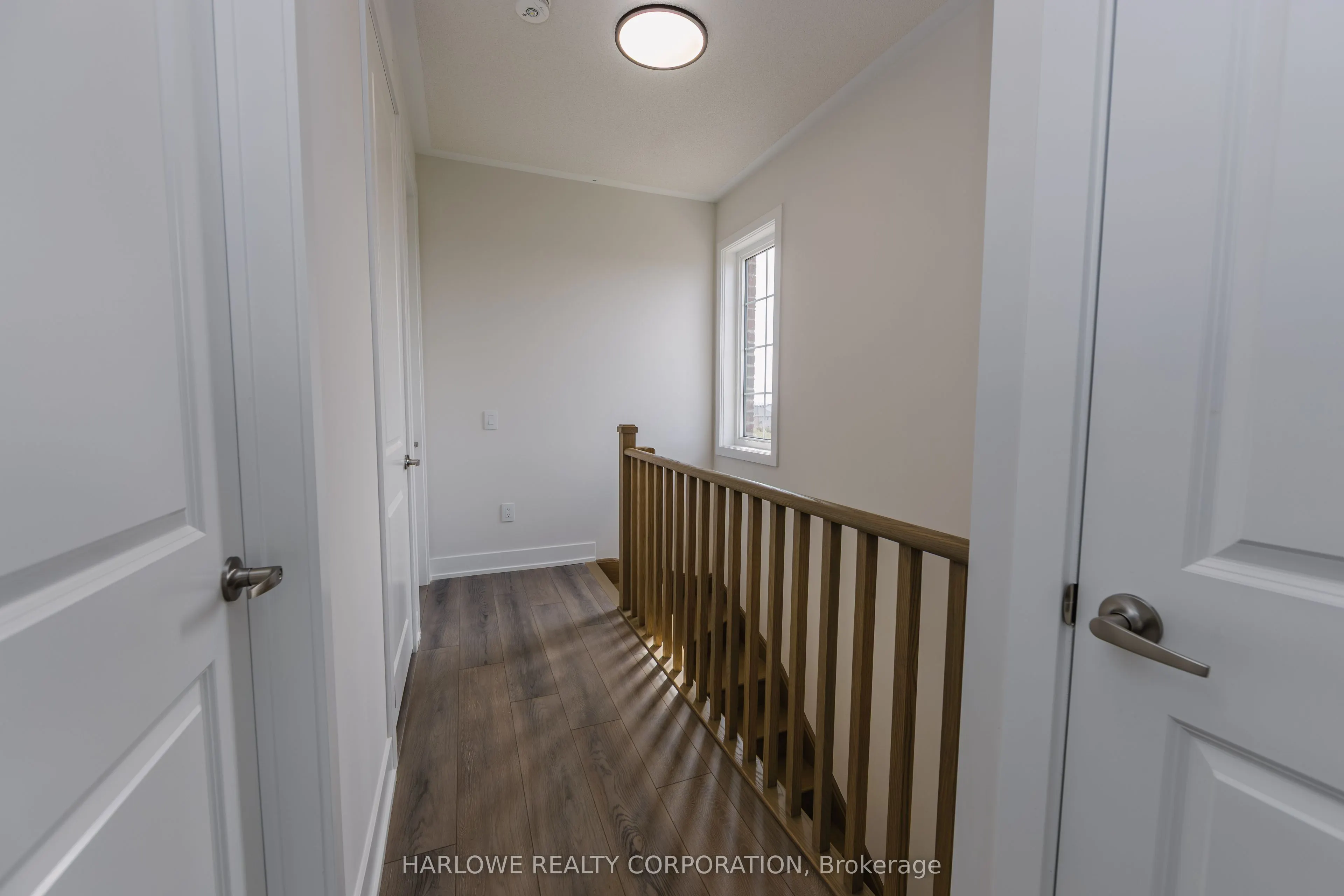 332 Waterhouse Crescent N
