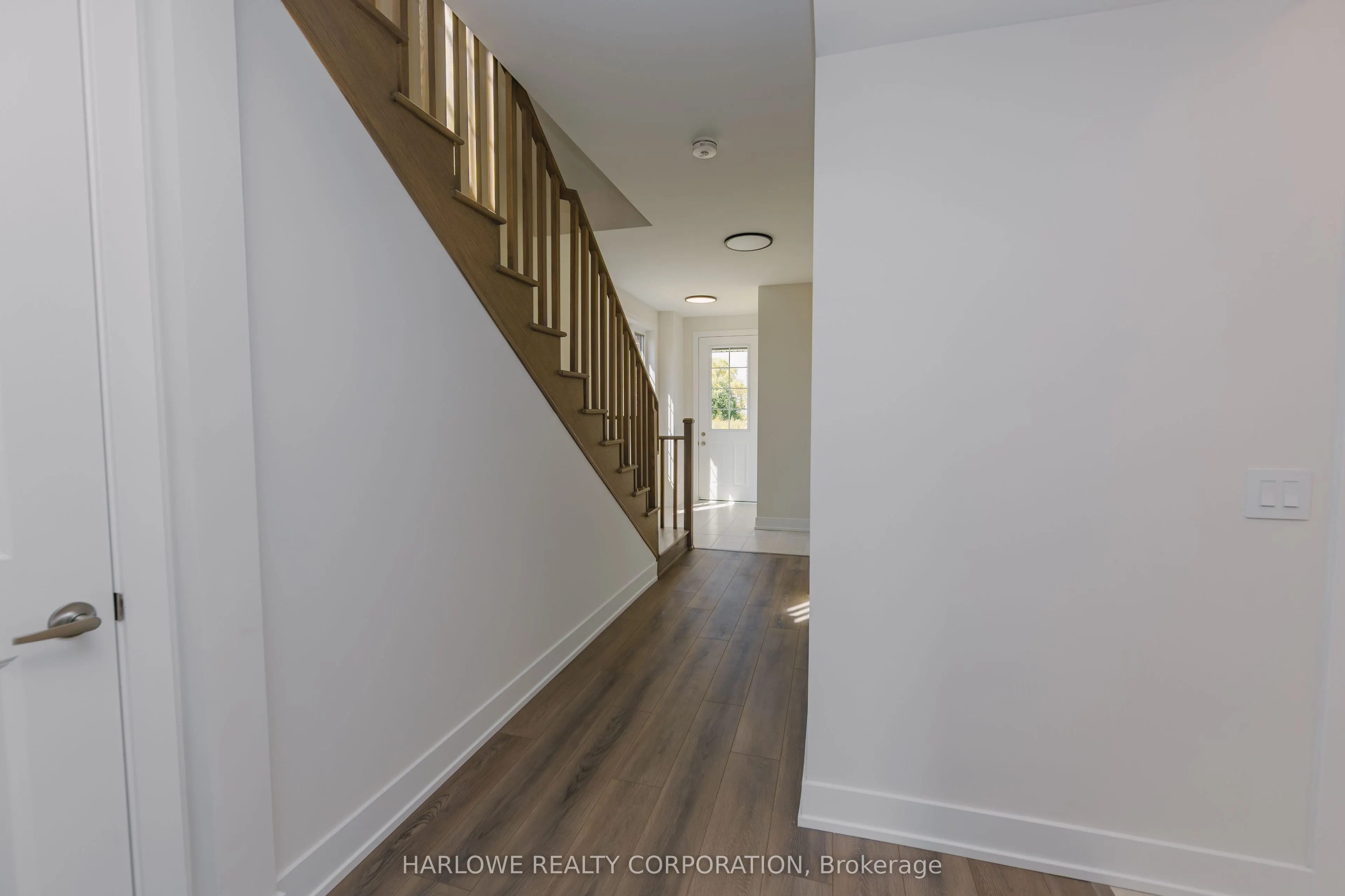 332 Waterhouse Crescent N