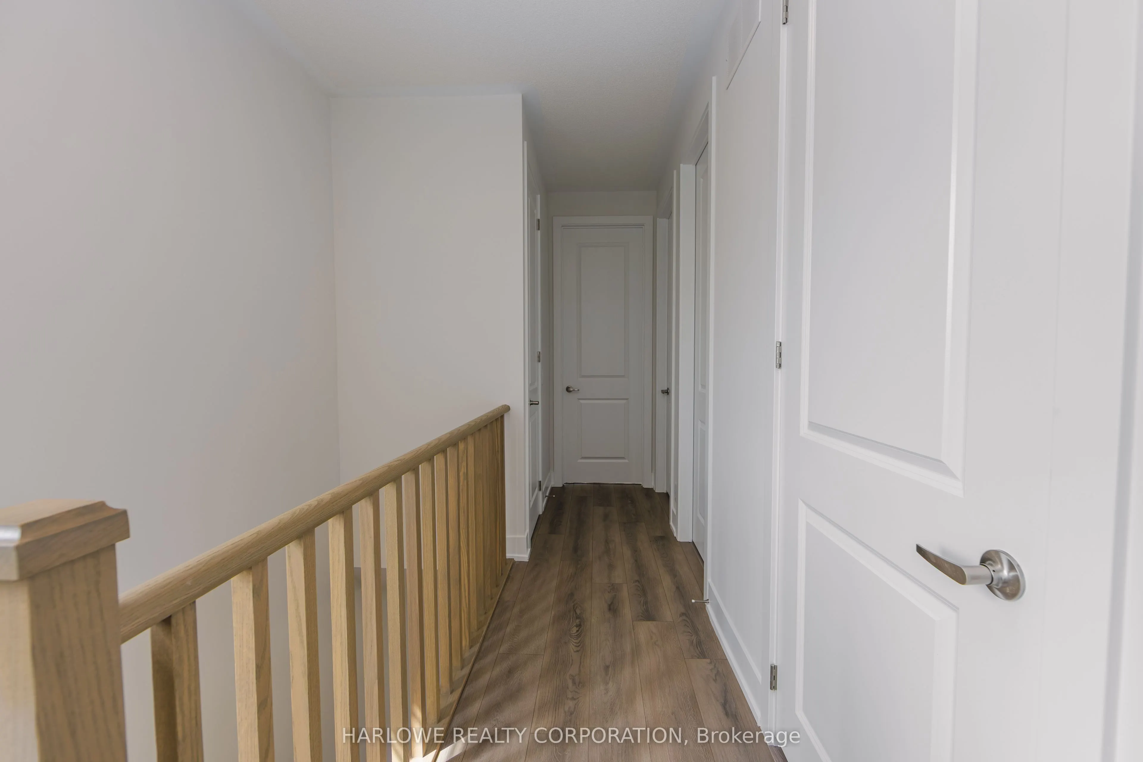 332 Waterhouse Crescent N