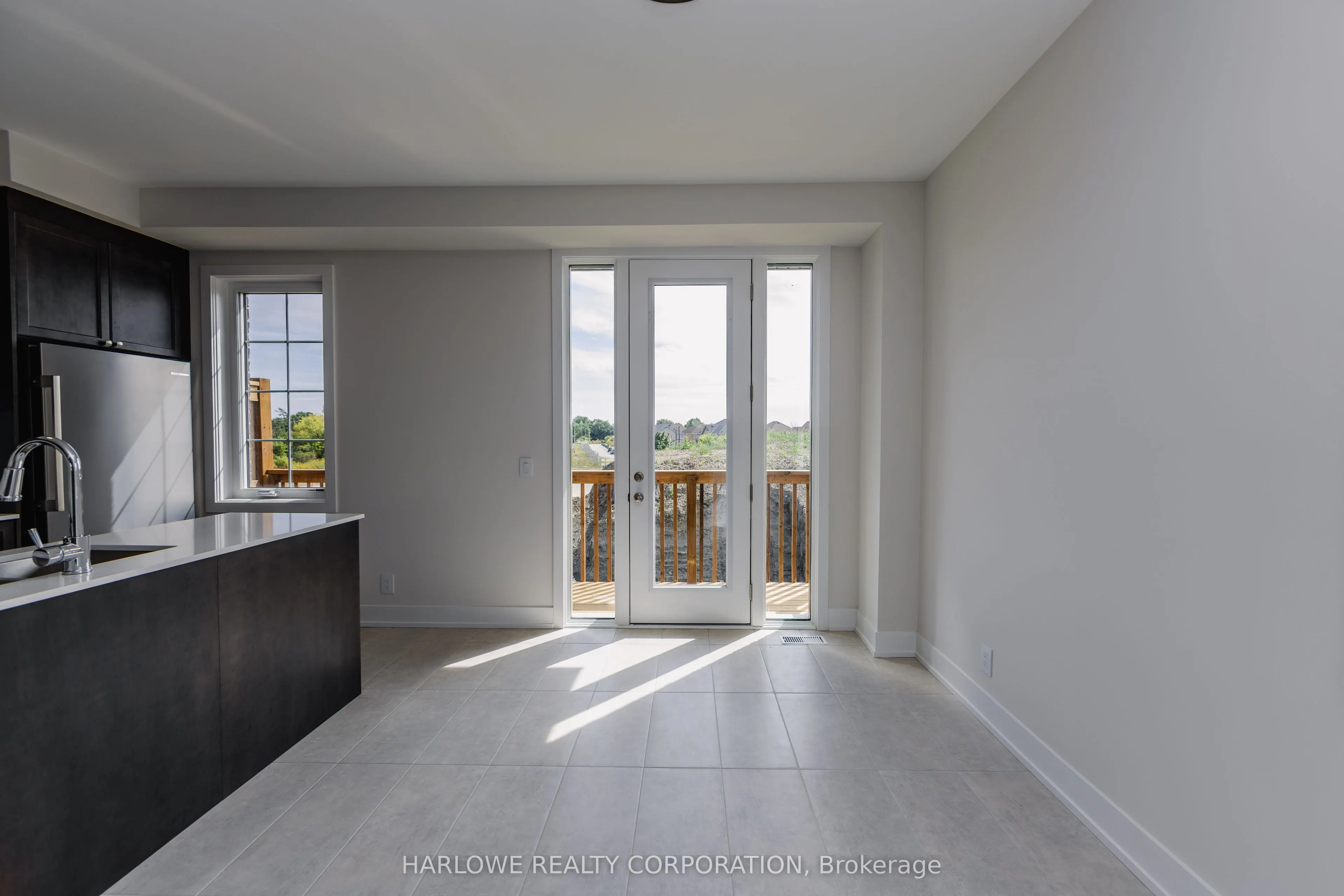 332 Waterhouse Crescent N