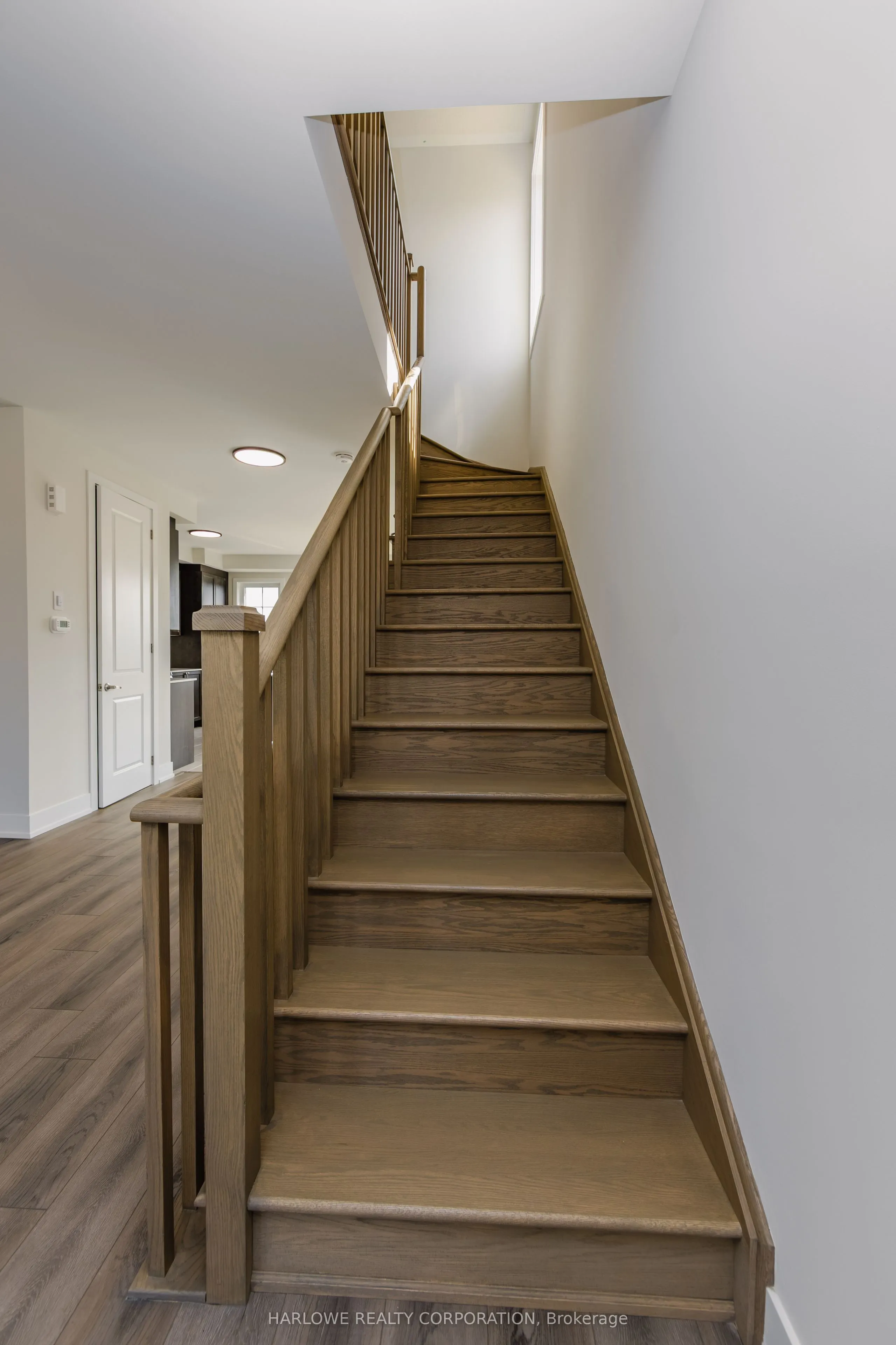 332 Waterhouse Crescent N
