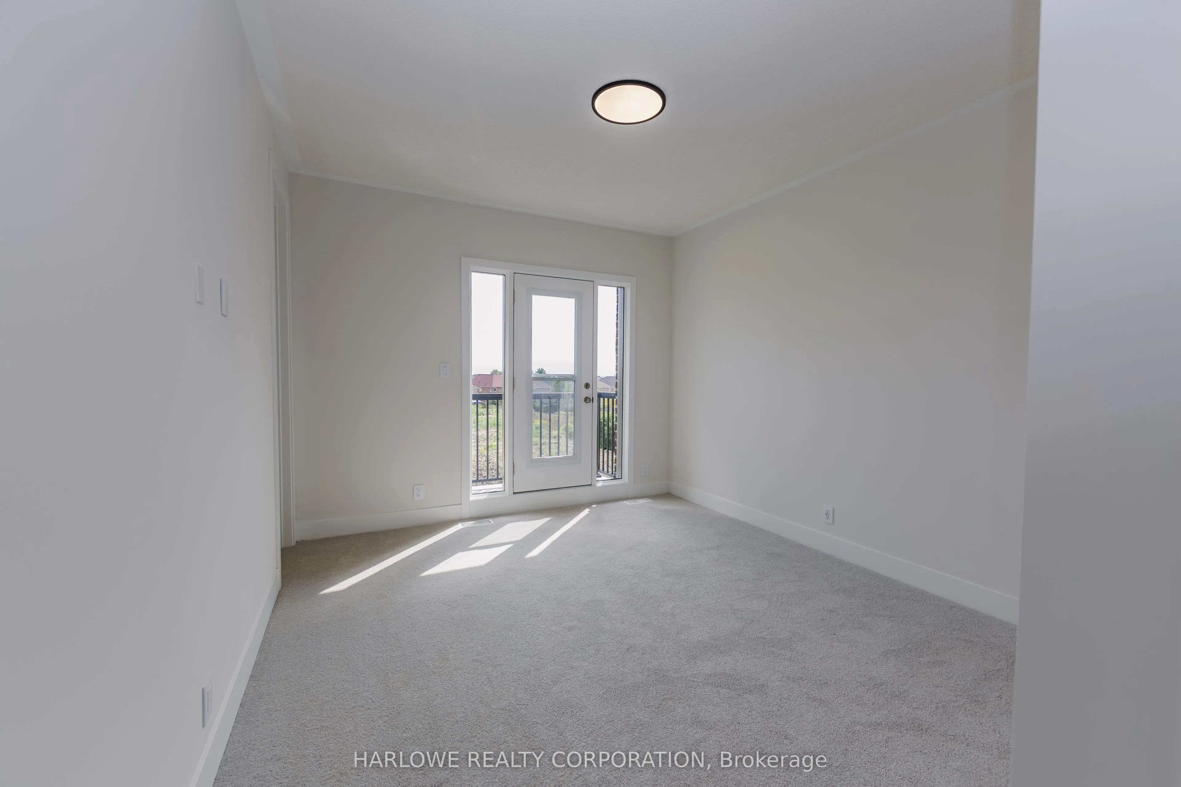 332 Waterhouse Crescent N