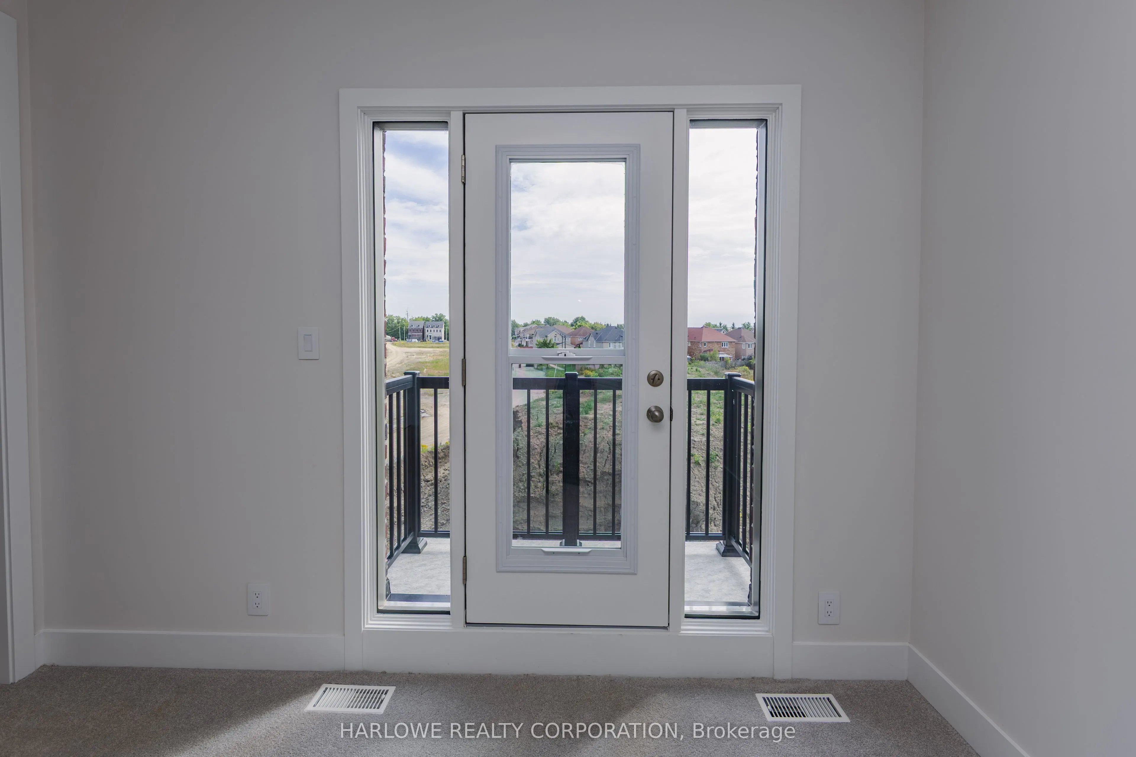 332 Waterhouse Crescent N