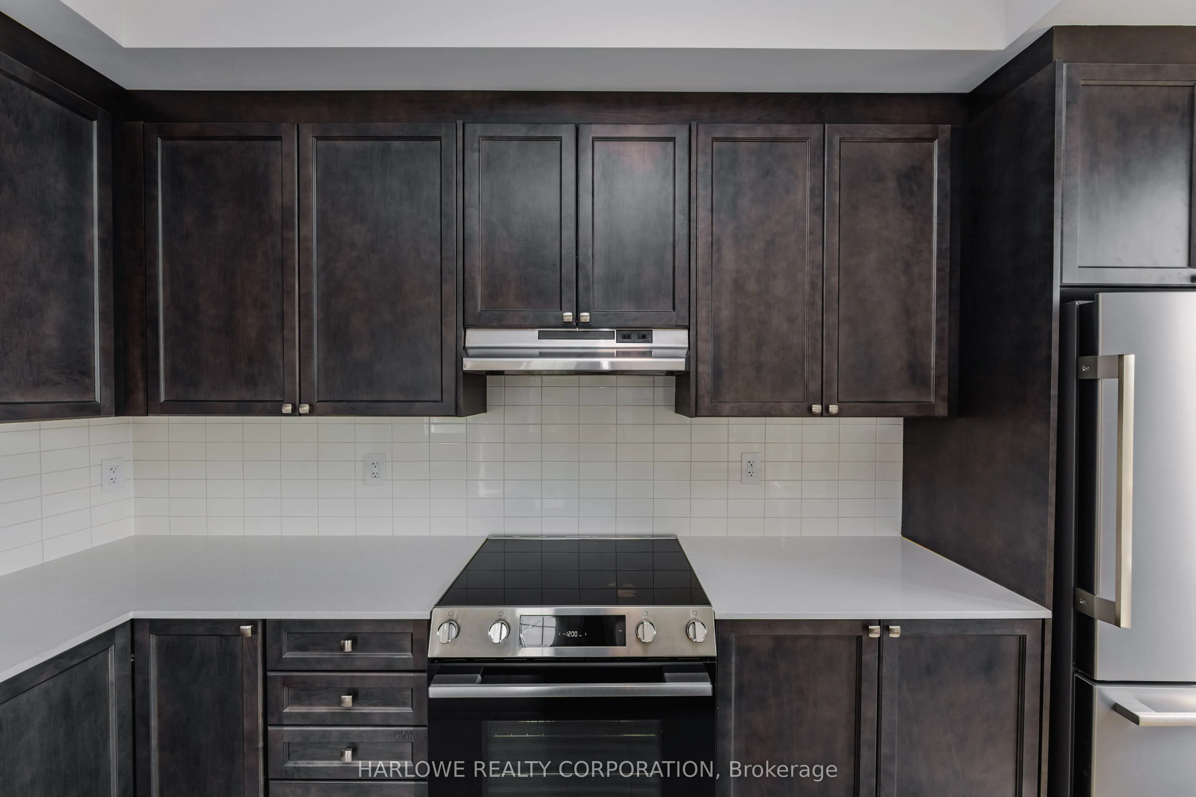 332 Waterhouse Crescent N