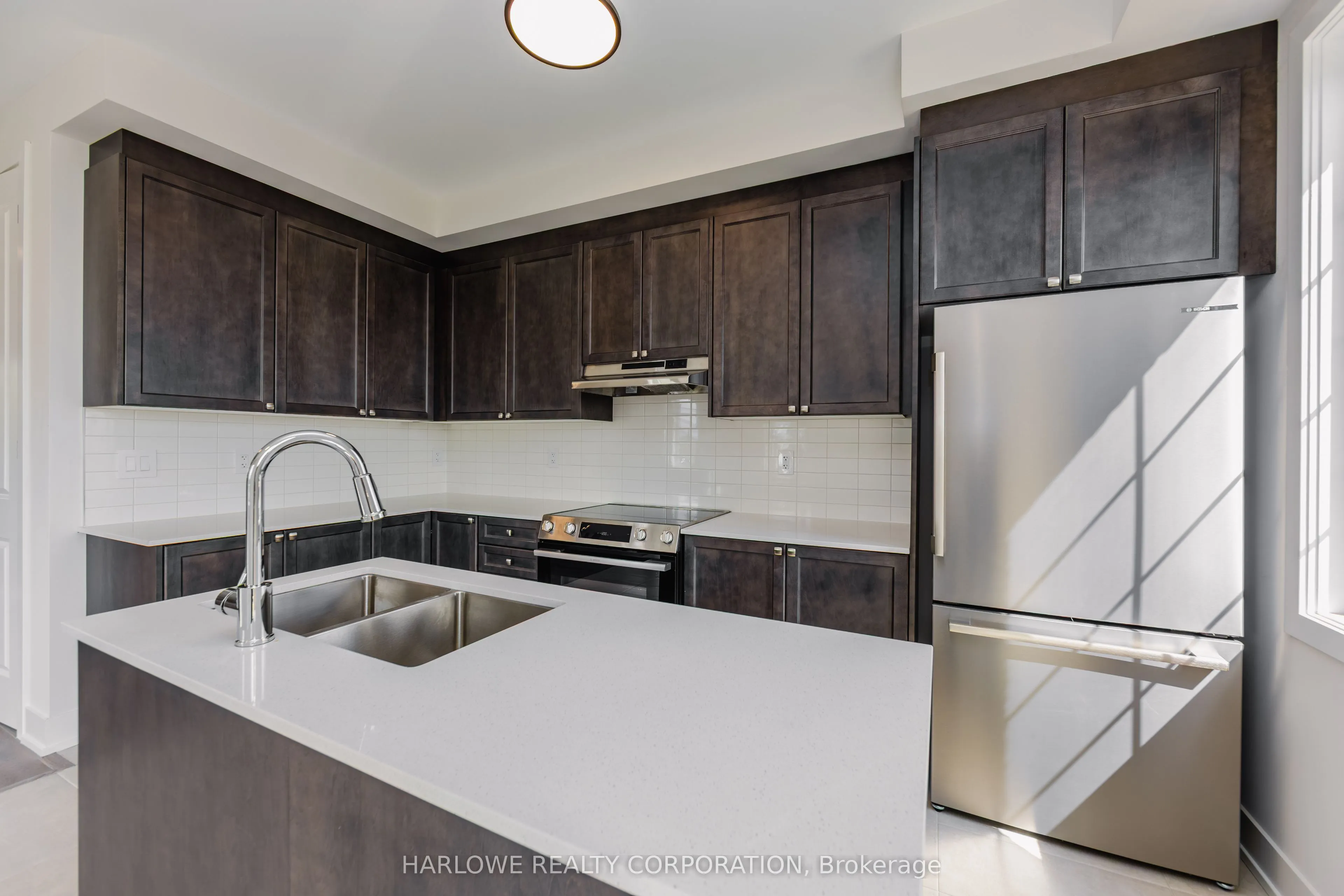 332 Waterhouse Crescent N