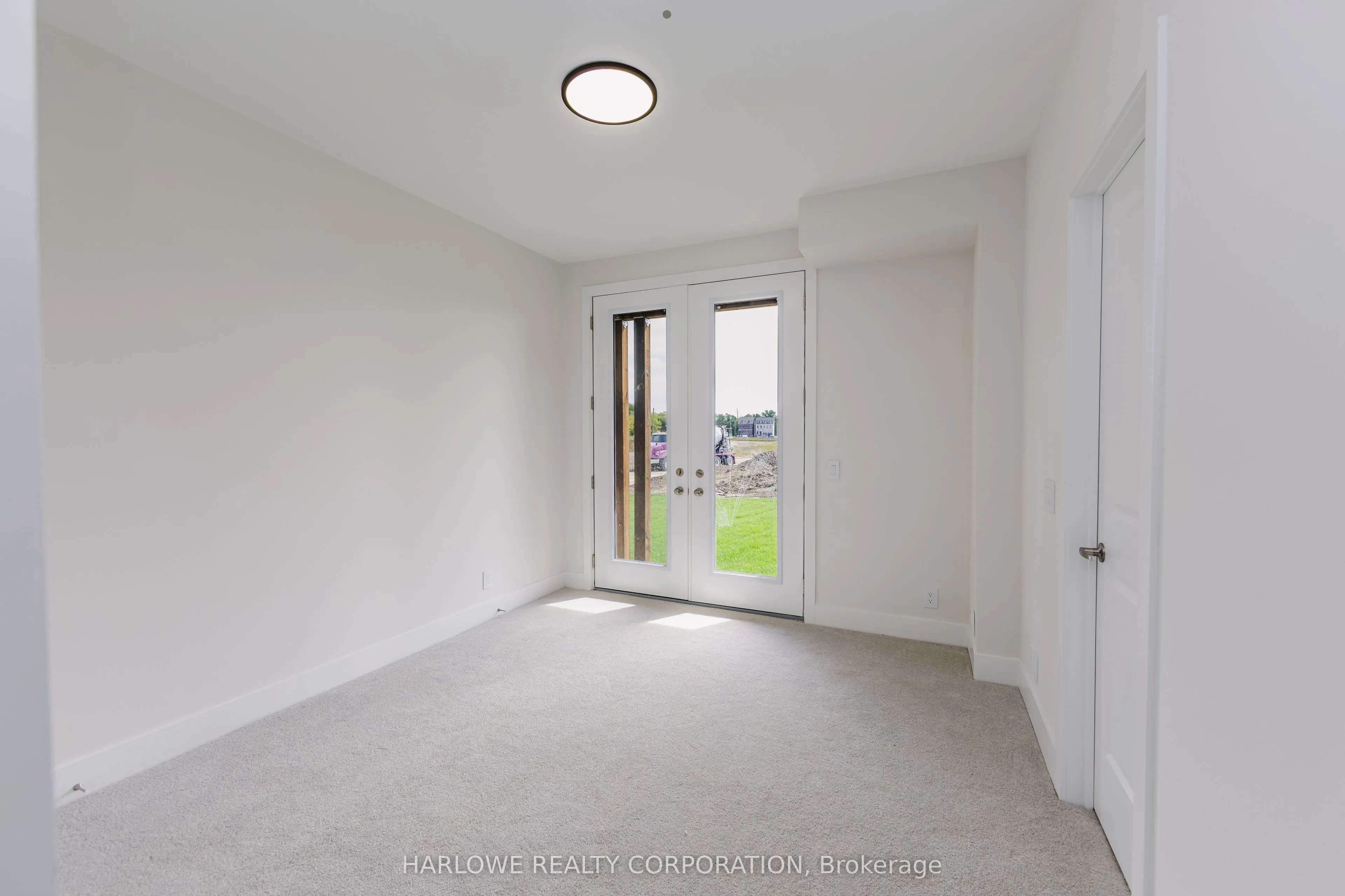 332 Waterhouse Crescent N