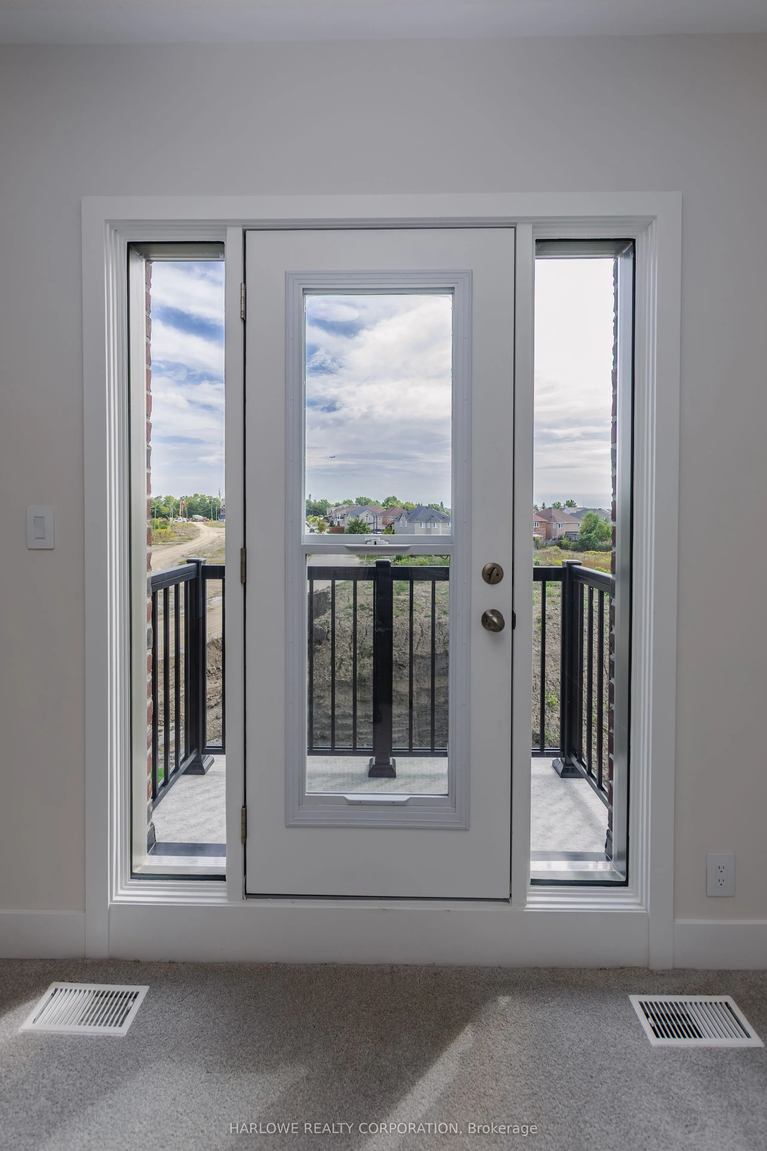 332 Waterhouse Crescent N